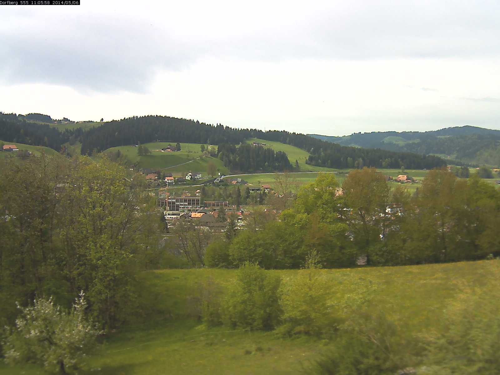 Webcam-Bild: Aussicht vom Dorfberg in Langnau 20140506-110600