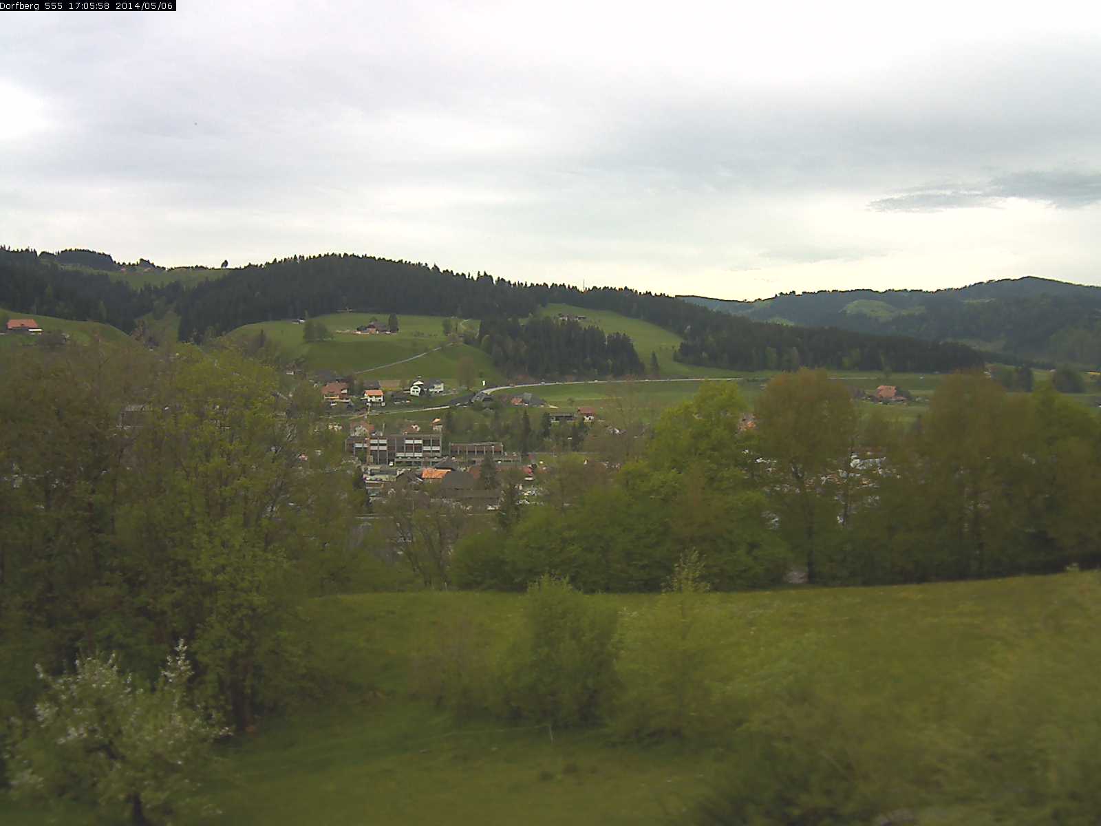 Webcam-Bild: Aussicht vom Dorfberg in Langnau 20140506-170600