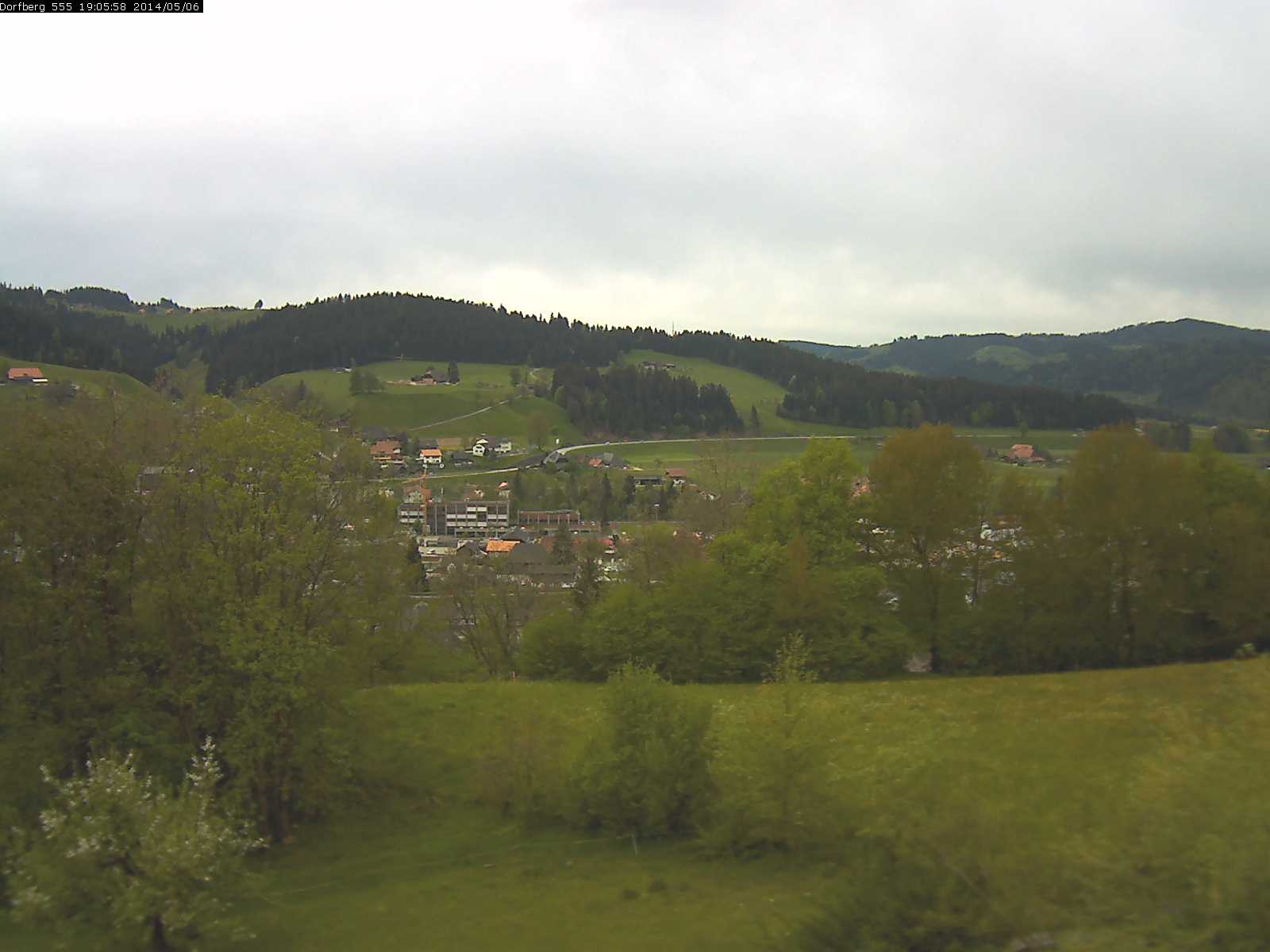 Webcam-Bild: Aussicht vom Dorfberg in Langnau 20140506-190600