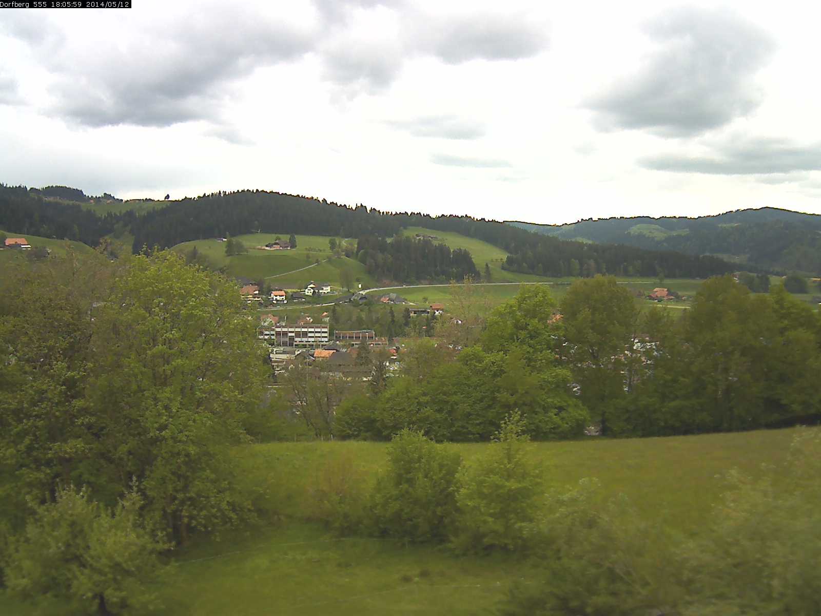 Webcam-Bild: Aussicht vom Dorfberg in Langnau 20140512-180600