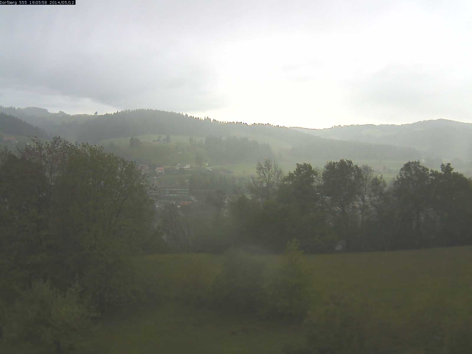Webcam-Bild: Aussicht vom Dorfberg in Langnau 20140512-190600