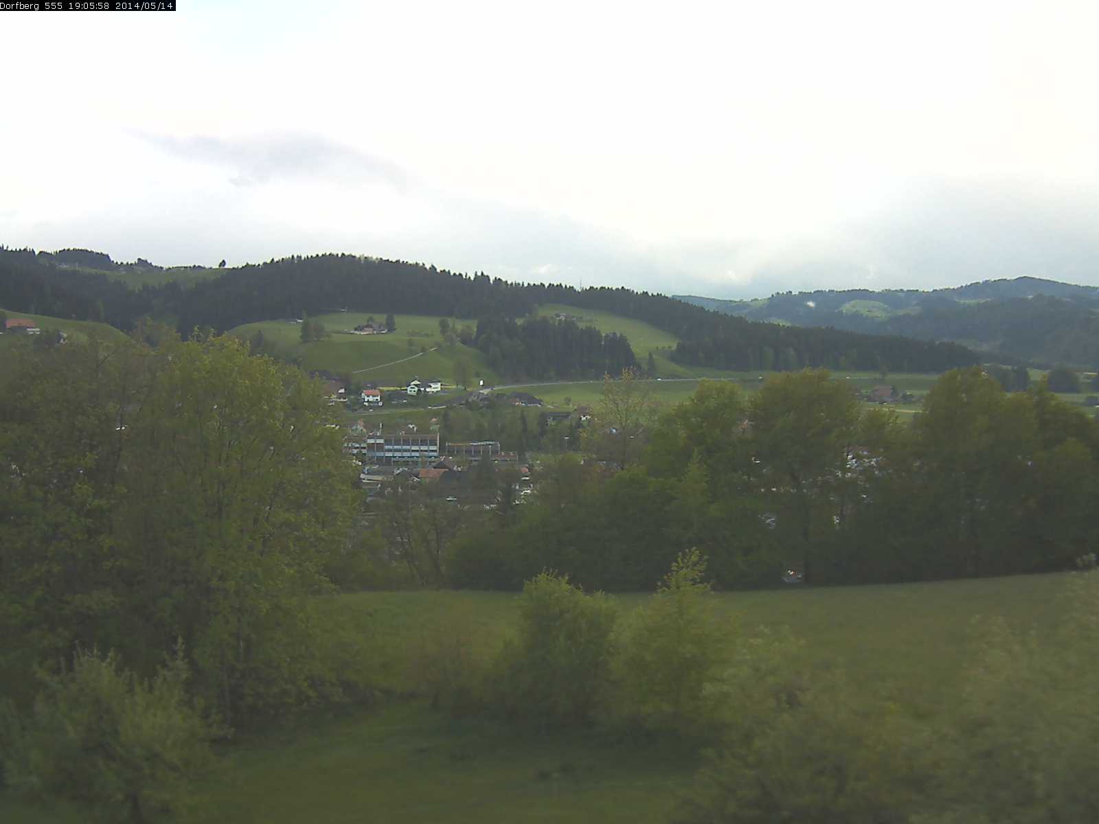 Webcam-Bild: Aussicht vom Dorfberg in Langnau 20140514-190600