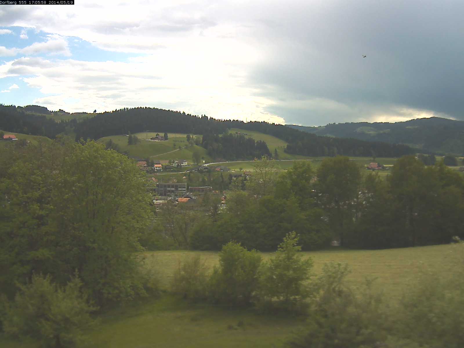 Webcam-Bild: Aussicht vom Dorfberg in Langnau 20140519-170600