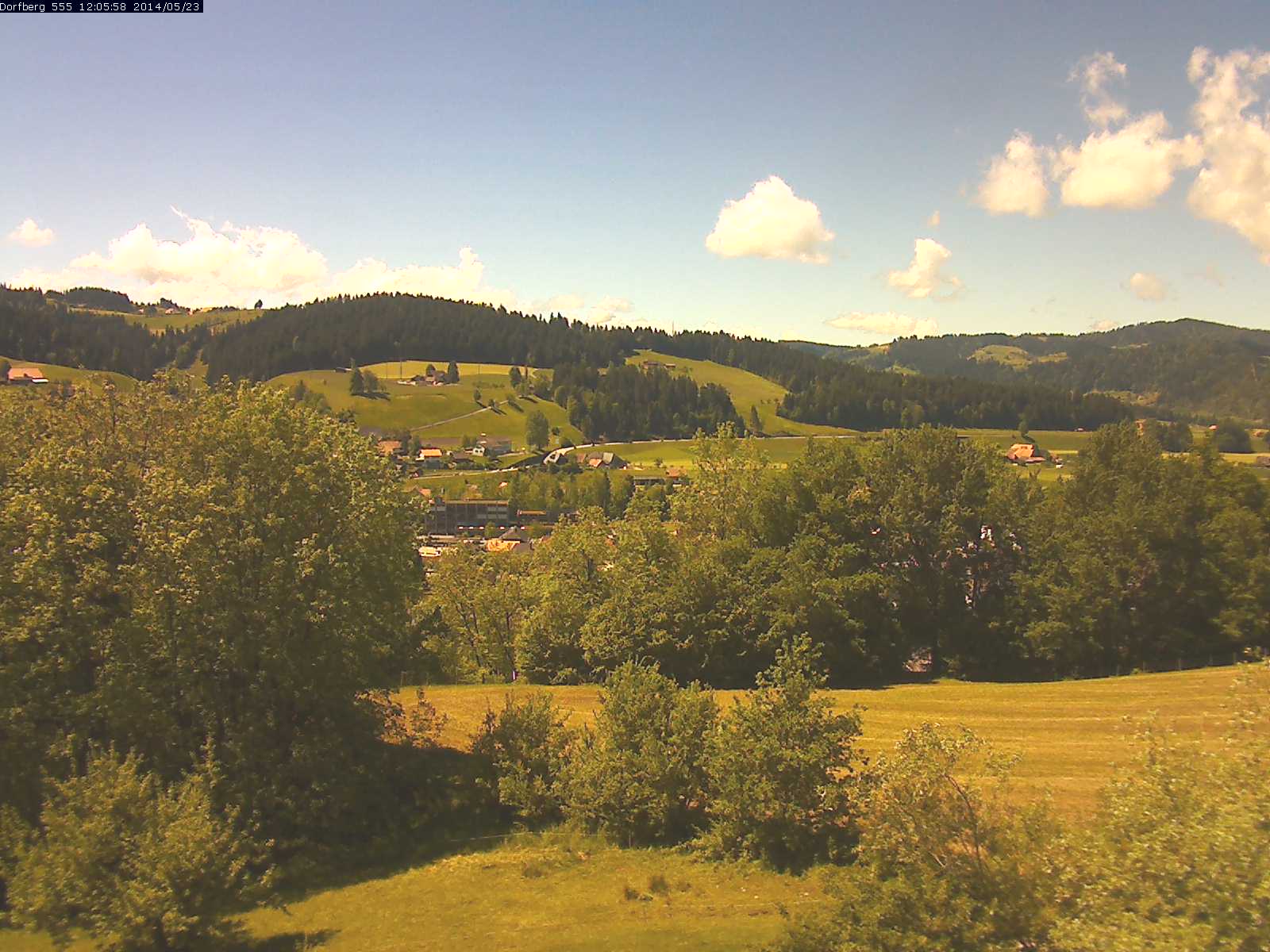 Webcam-Bild: Aussicht vom Dorfberg in Langnau 20140523-120600