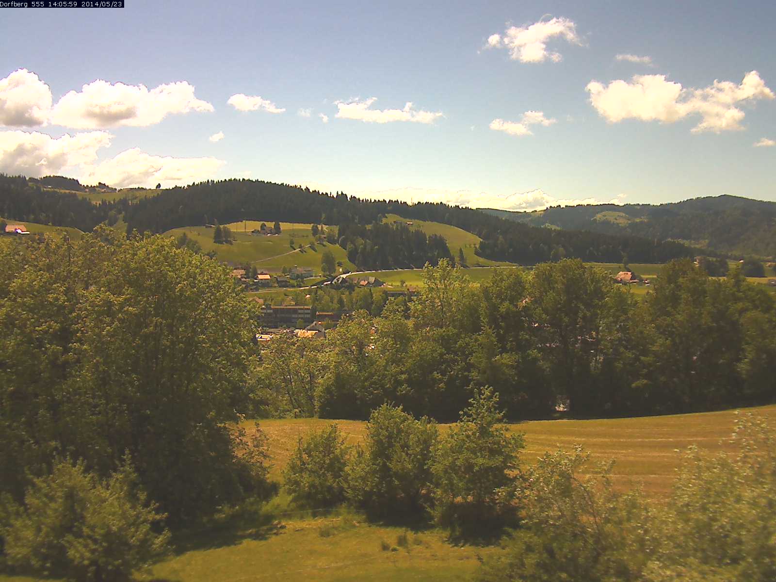 Webcam-Bild: Aussicht vom Dorfberg in Langnau 20140523-140600