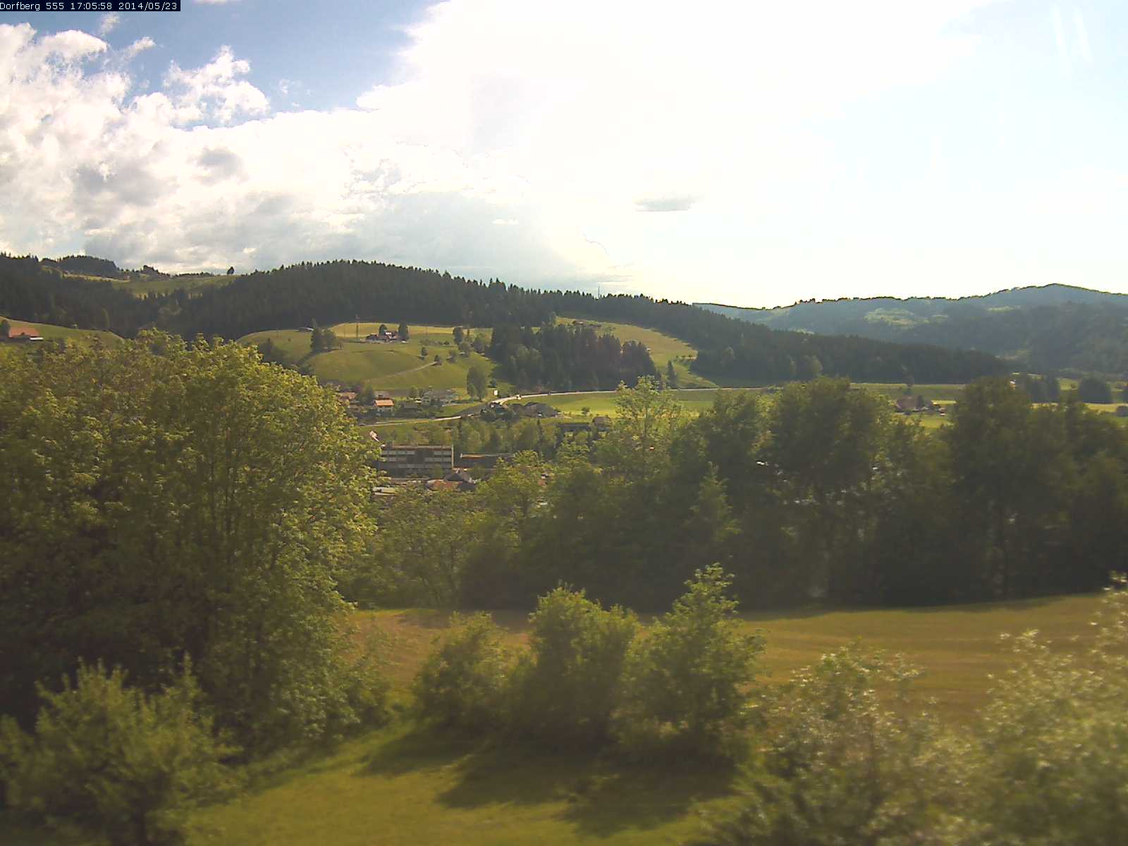 Webcam-Bild: Aussicht vom Dorfberg in Langnau 20140523-170600