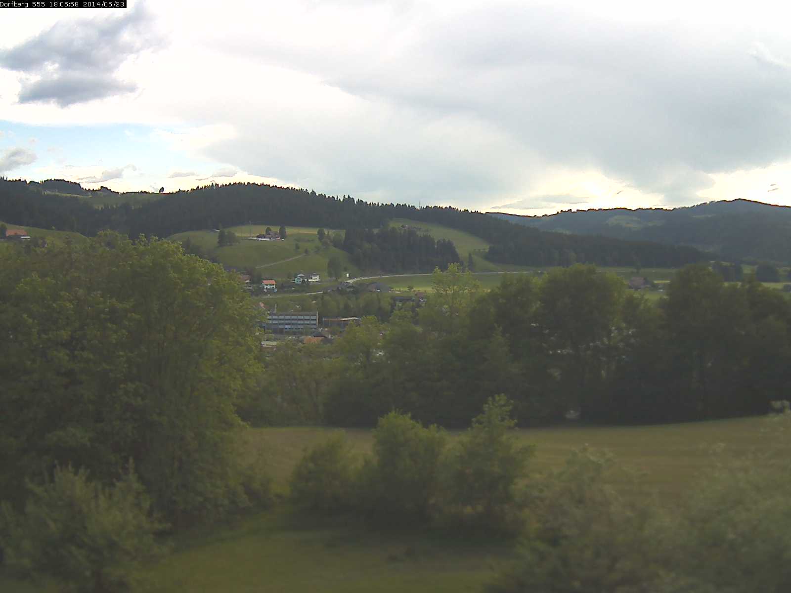 Webcam-Bild: Aussicht vom Dorfberg in Langnau 20140523-180600
