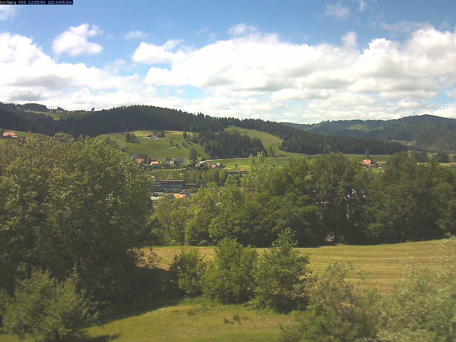 Webcam-Bild: Aussicht vom Dorfberg in Langnau 20140524-120600