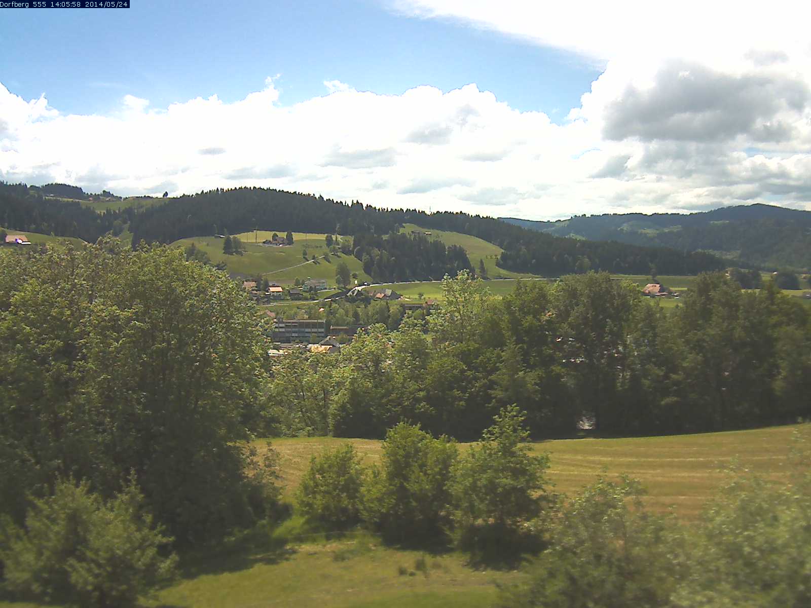 Webcam-Bild: Aussicht vom Dorfberg in Langnau 20140524-140600