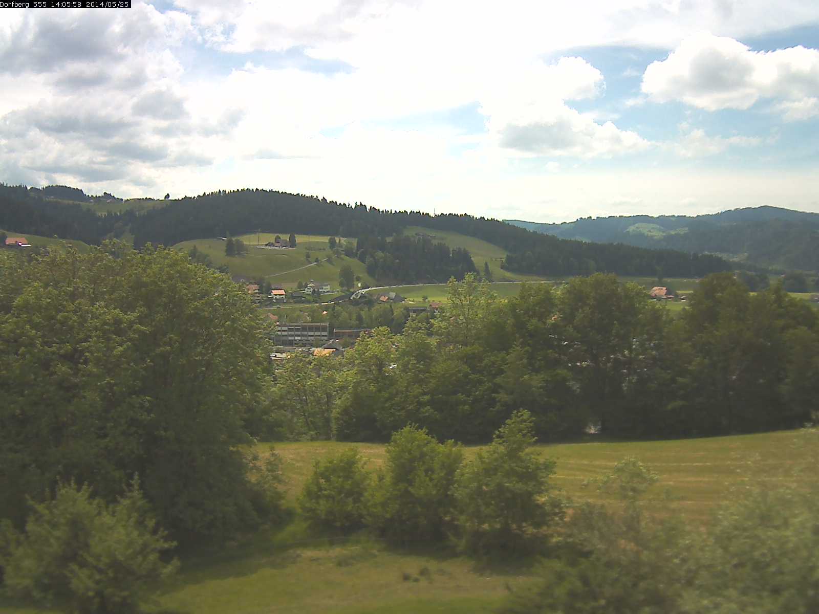Webcam-Bild: Aussicht vom Dorfberg in Langnau 20140525-140600