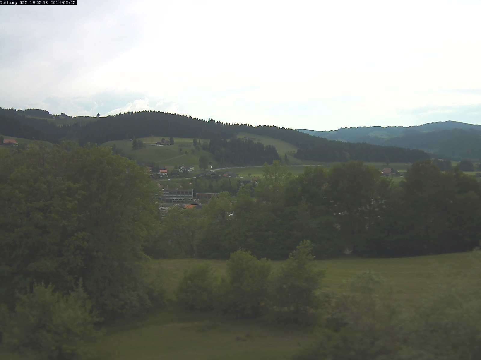 Webcam-Bild: Aussicht vom Dorfberg in Langnau 20140525-180600