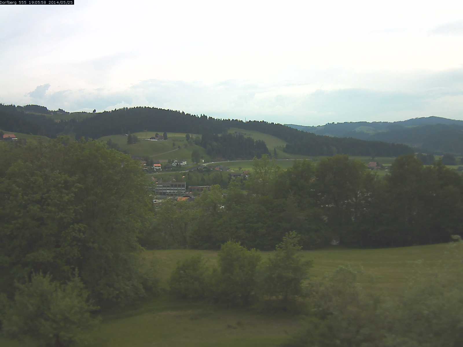 Webcam-Bild: Aussicht vom Dorfberg in Langnau 20140525-190600