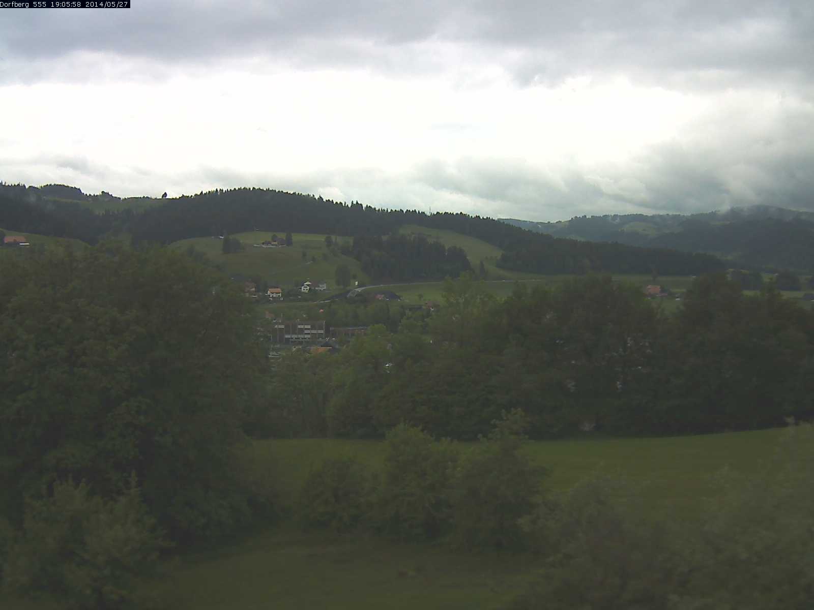 Webcam-Bild: Aussicht vom Dorfberg in Langnau 20140527-190600