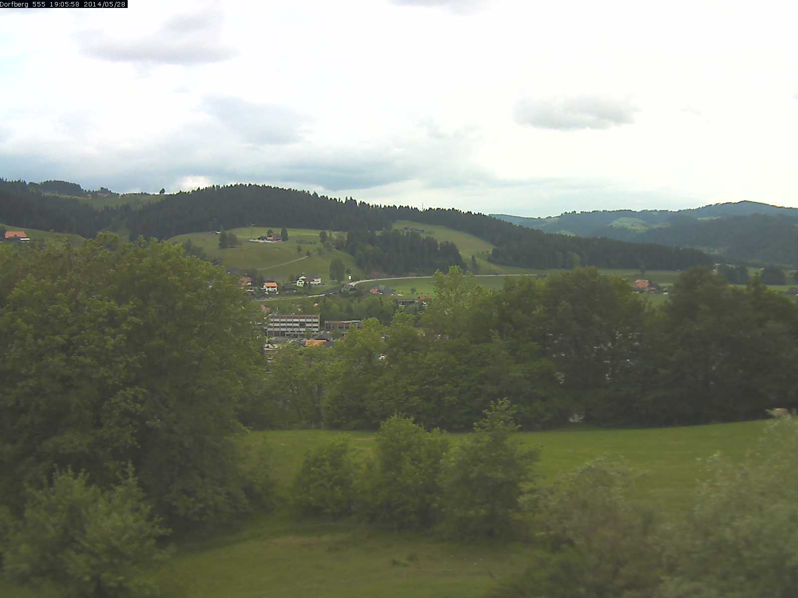 Webcam-Bild: Aussicht vom Dorfberg in Langnau 20140528-190600