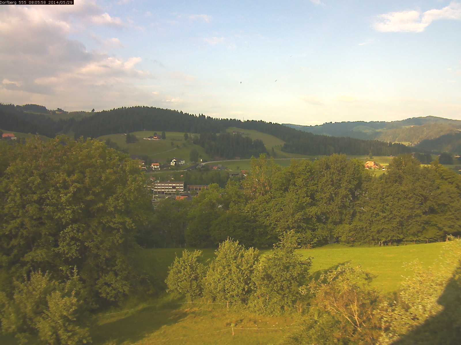 Webcam-Bild: Aussicht vom Dorfberg in Langnau 20140529-080600