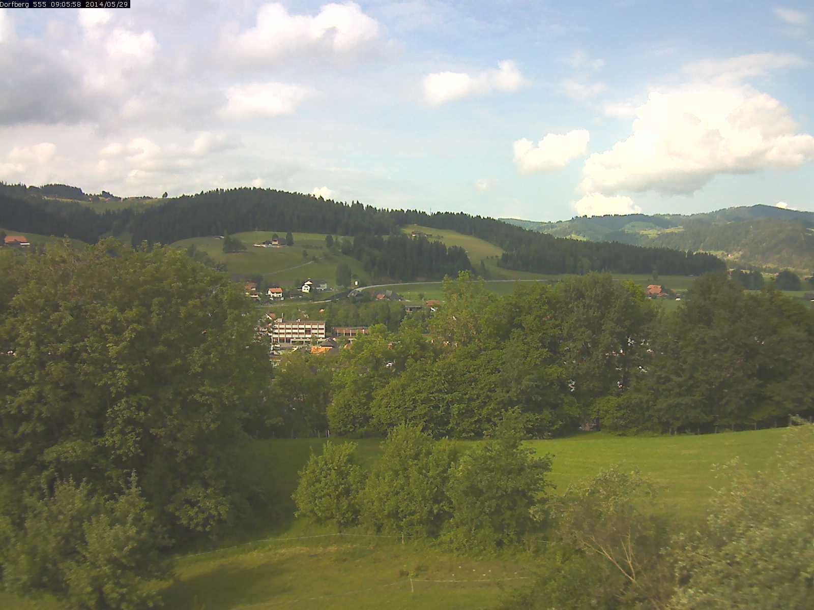 Webcam-Bild: Aussicht vom Dorfberg in Langnau 20140529-090600