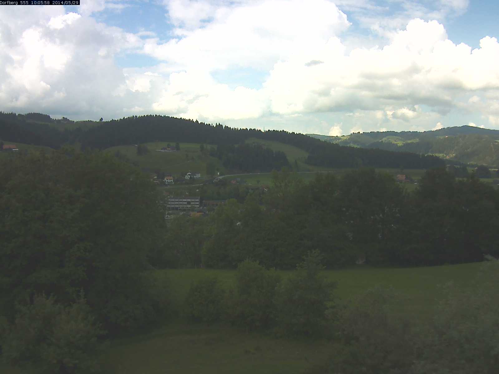 Webcam-Bild: Aussicht vom Dorfberg in Langnau 20140529-100600
