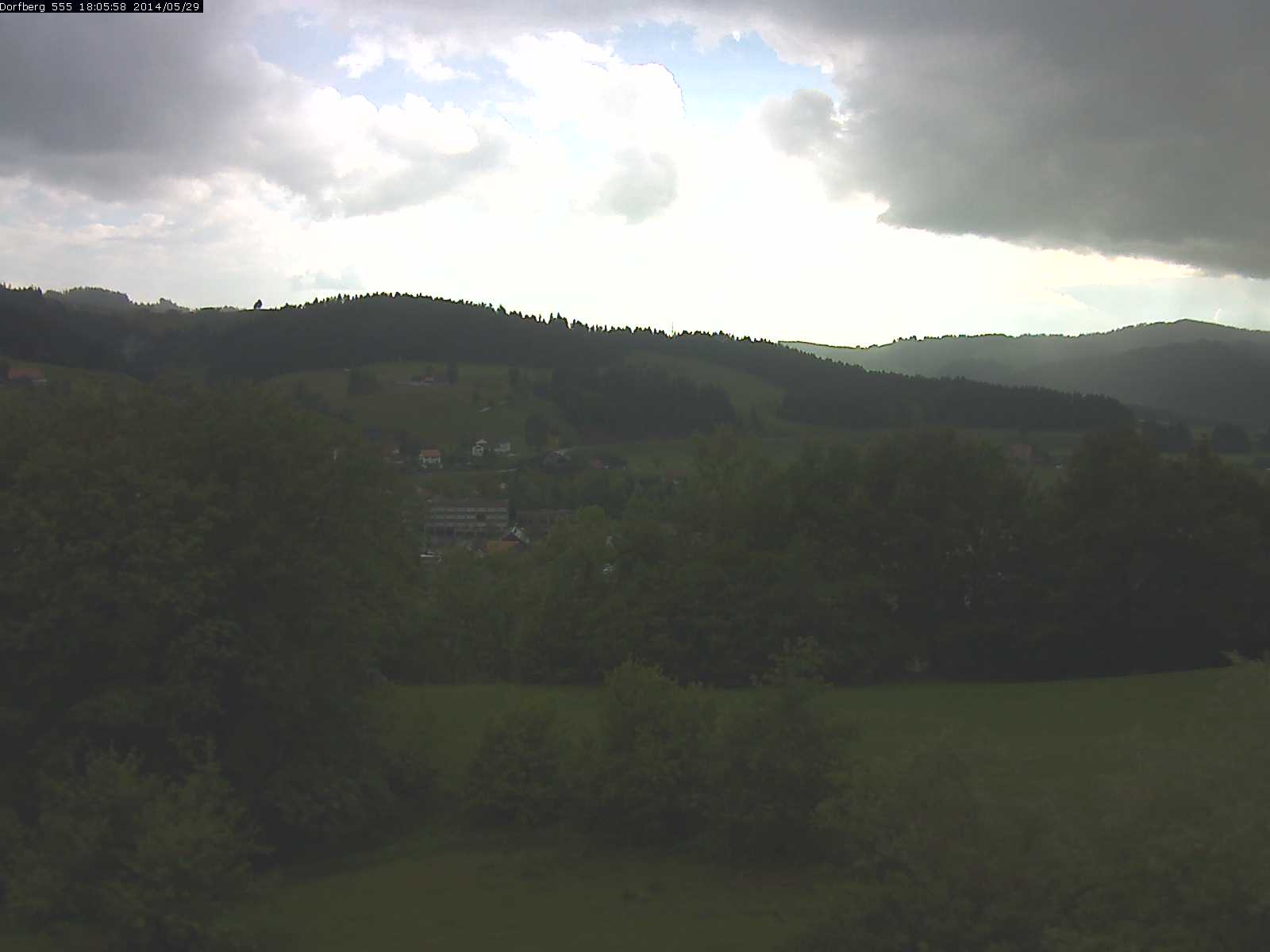 Webcam-Bild: Aussicht vom Dorfberg in Langnau 20140529-180600