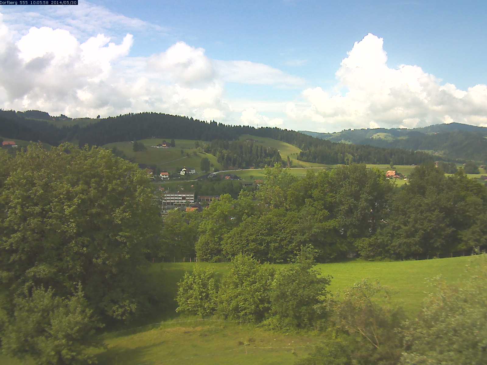 Webcam-Bild: Aussicht vom Dorfberg in Langnau 20140530-100600