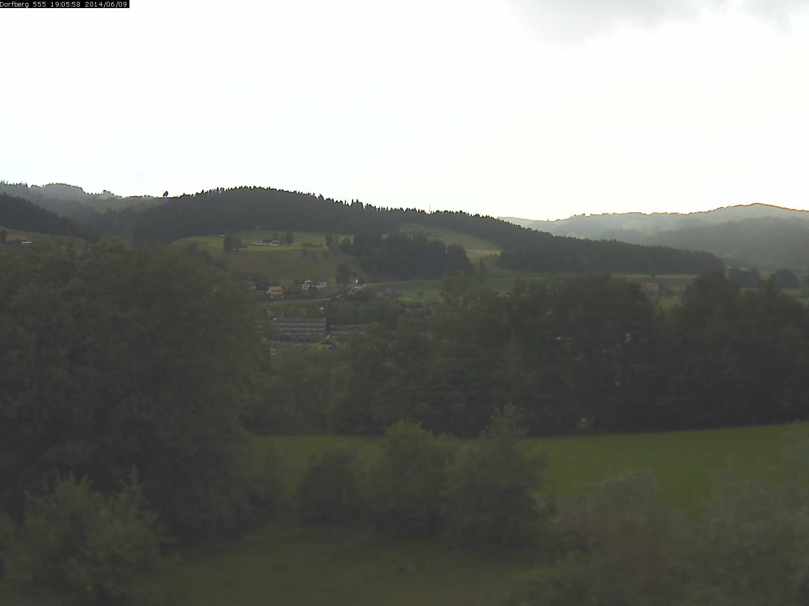 Webcam-Bild: Aussicht vom Dorfberg in Langnau 20140609-190600