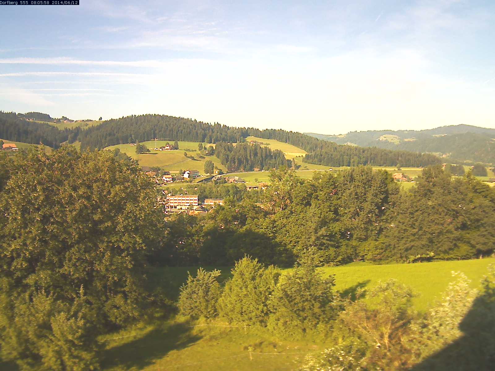 Webcam-Bild: Aussicht vom Dorfberg in Langnau 20140612-080600