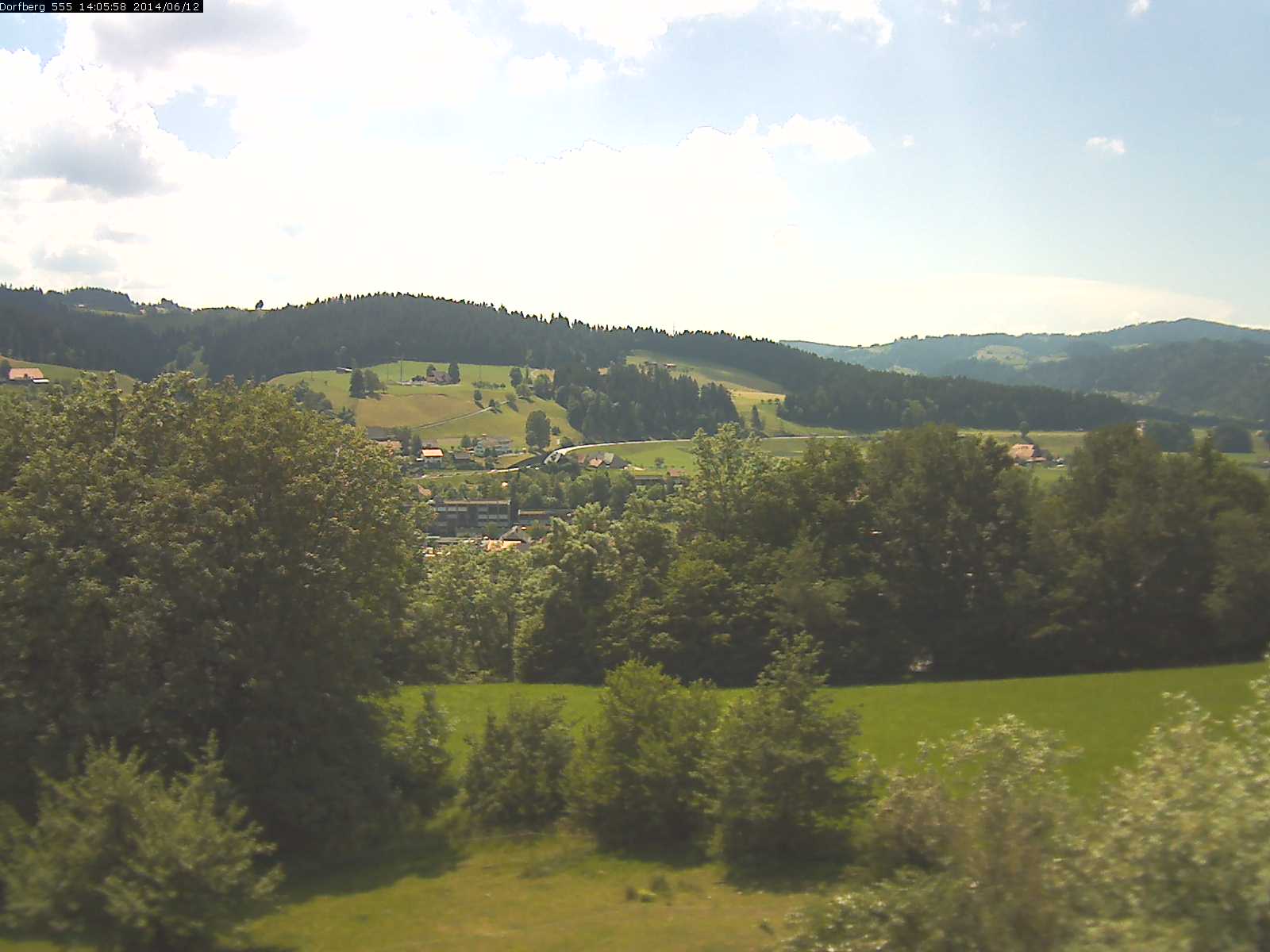 Webcam-Bild: Aussicht vom Dorfberg in Langnau 20140612-140600