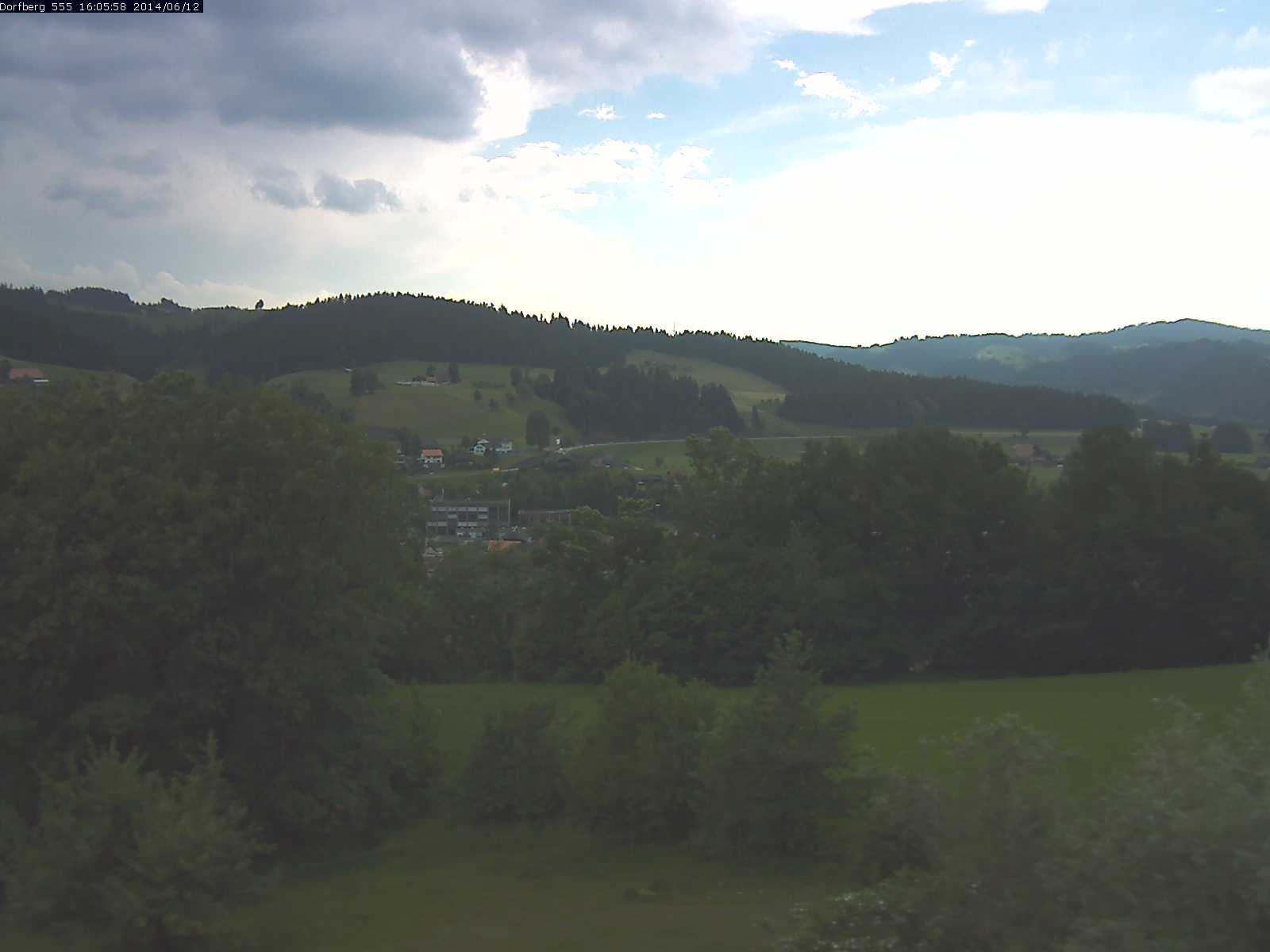 Webcam-Bild: Aussicht vom Dorfberg in Langnau 20140612-160600