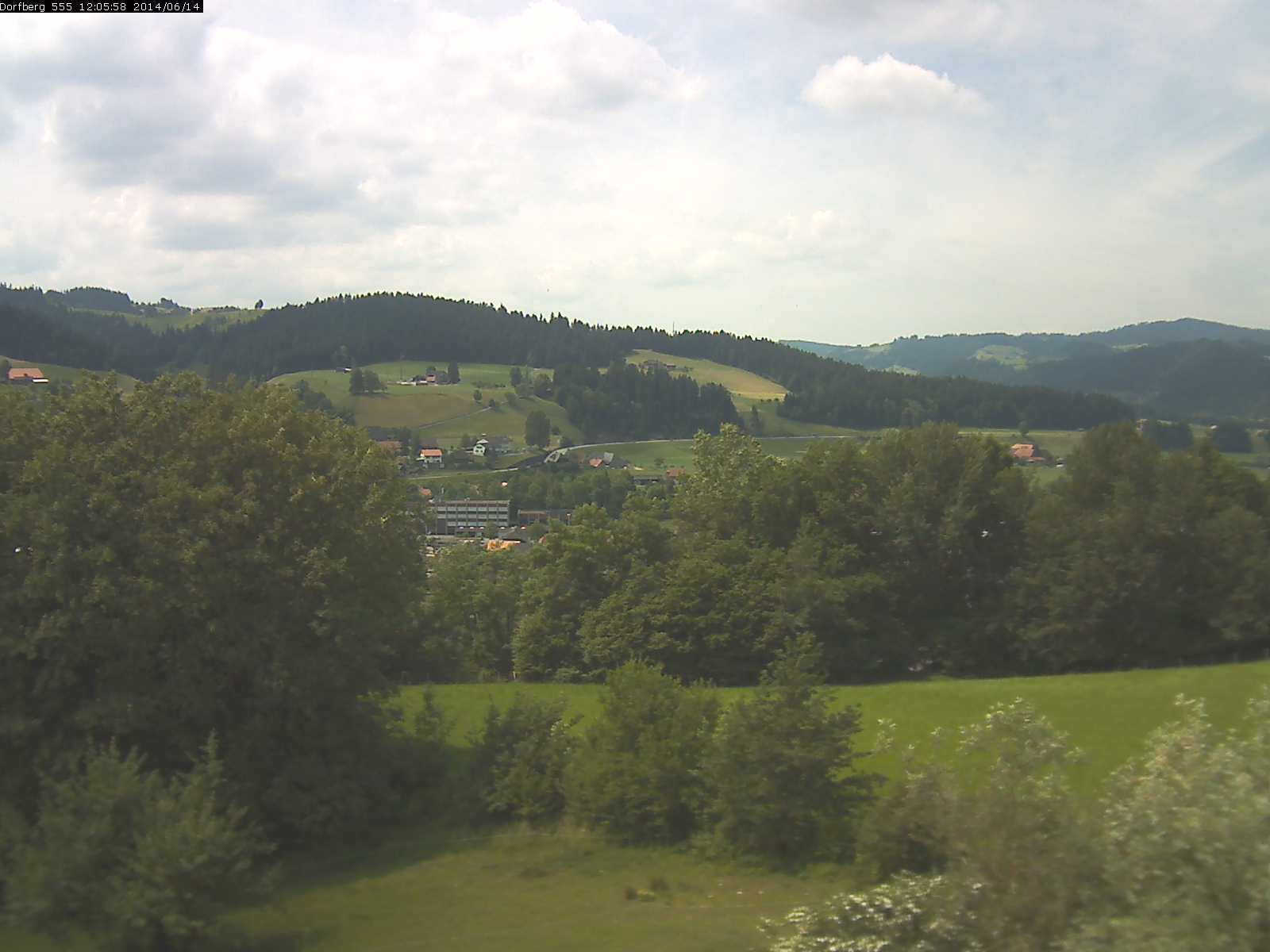 Webcam-Bild: Aussicht vom Dorfberg in Langnau 20140614-120600