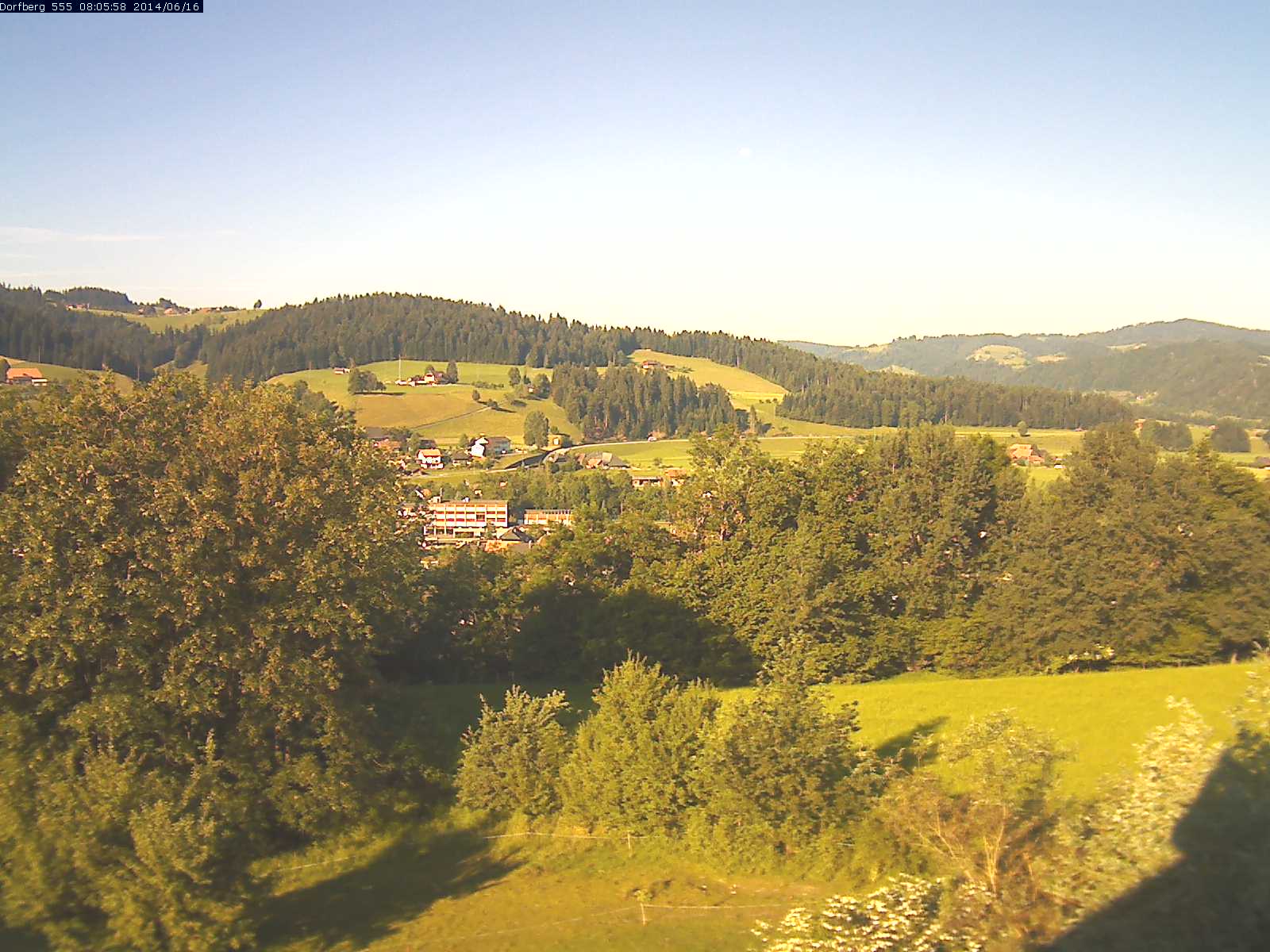 Webcam-Bild: Aussicht vom Dorfberg in Langnau 20140616-080600