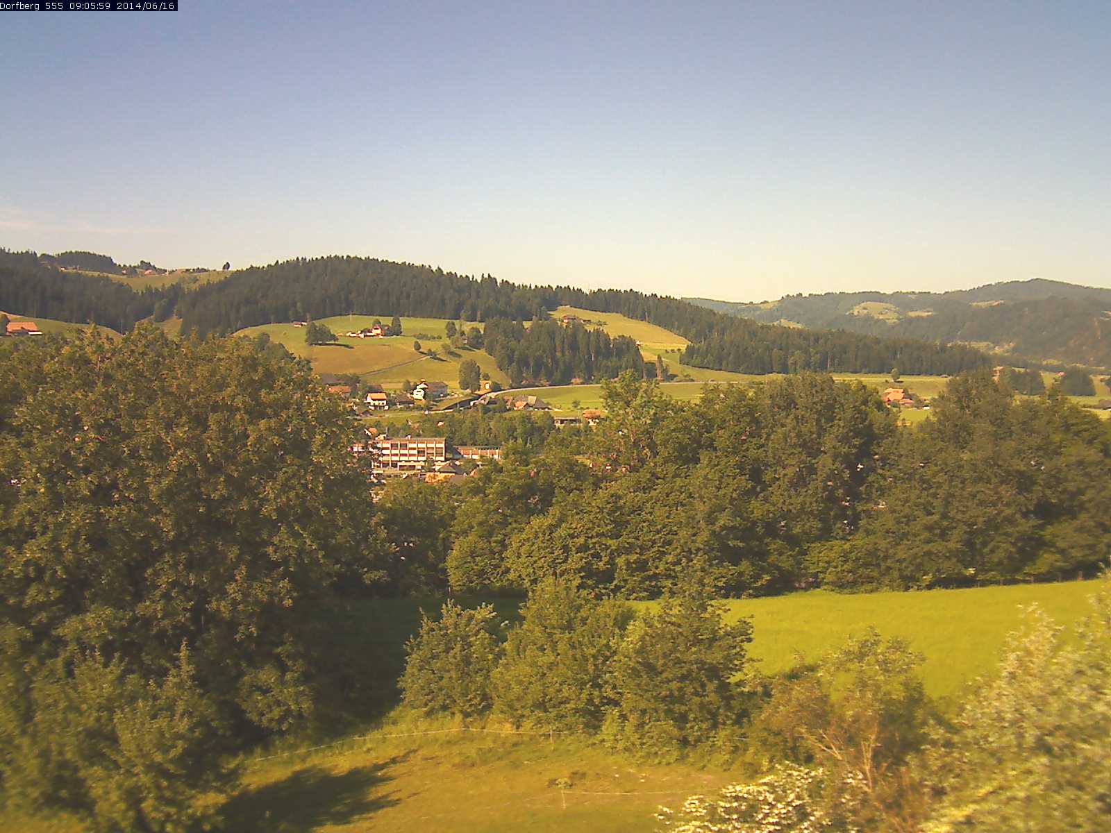Webcam-Bild: Aussicht vom Dorfberg in Langnau 20140616-090600