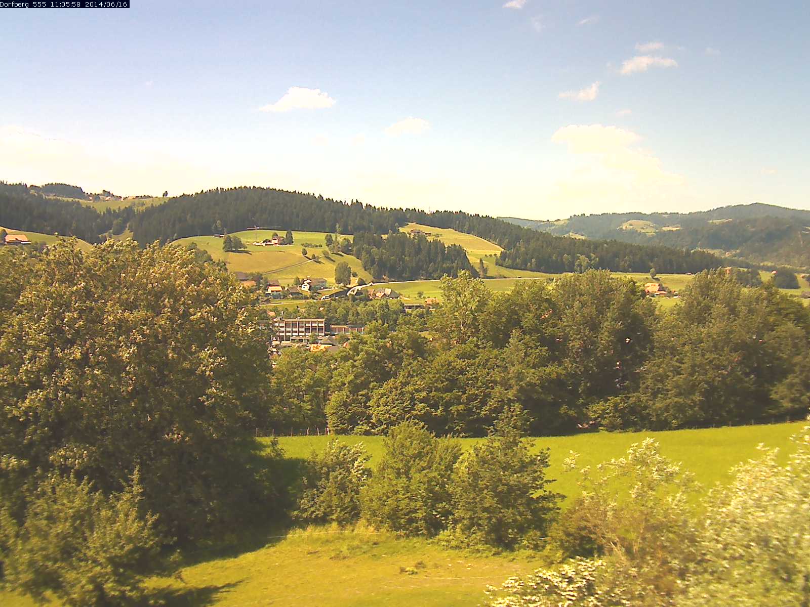 Webcam-Bild: Aussicht vom Dorfberg in Langnau 20140616-110600