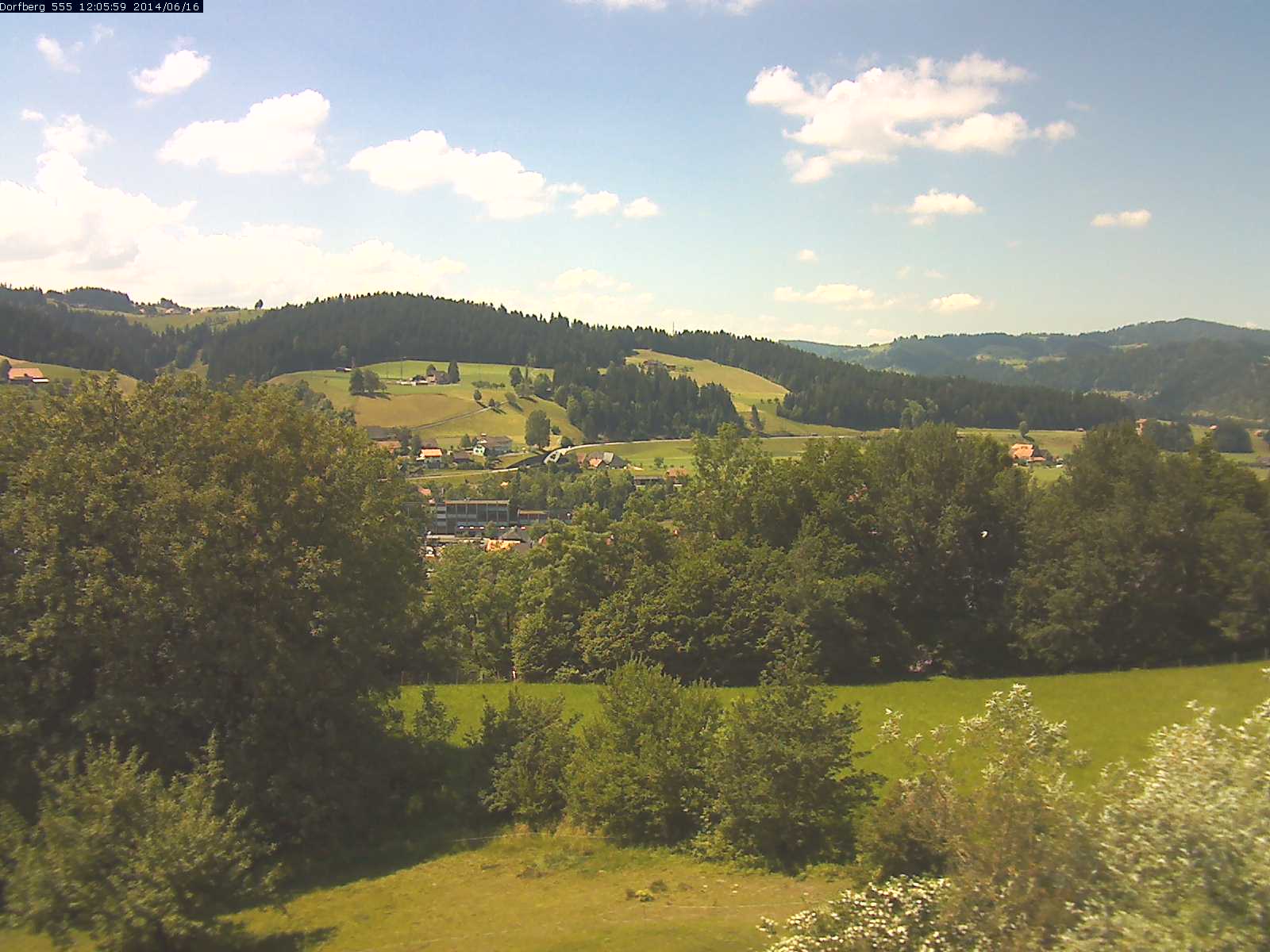 Webcam-Bild: Aussicht vom Dorfberg in Langnau 20140616-120600