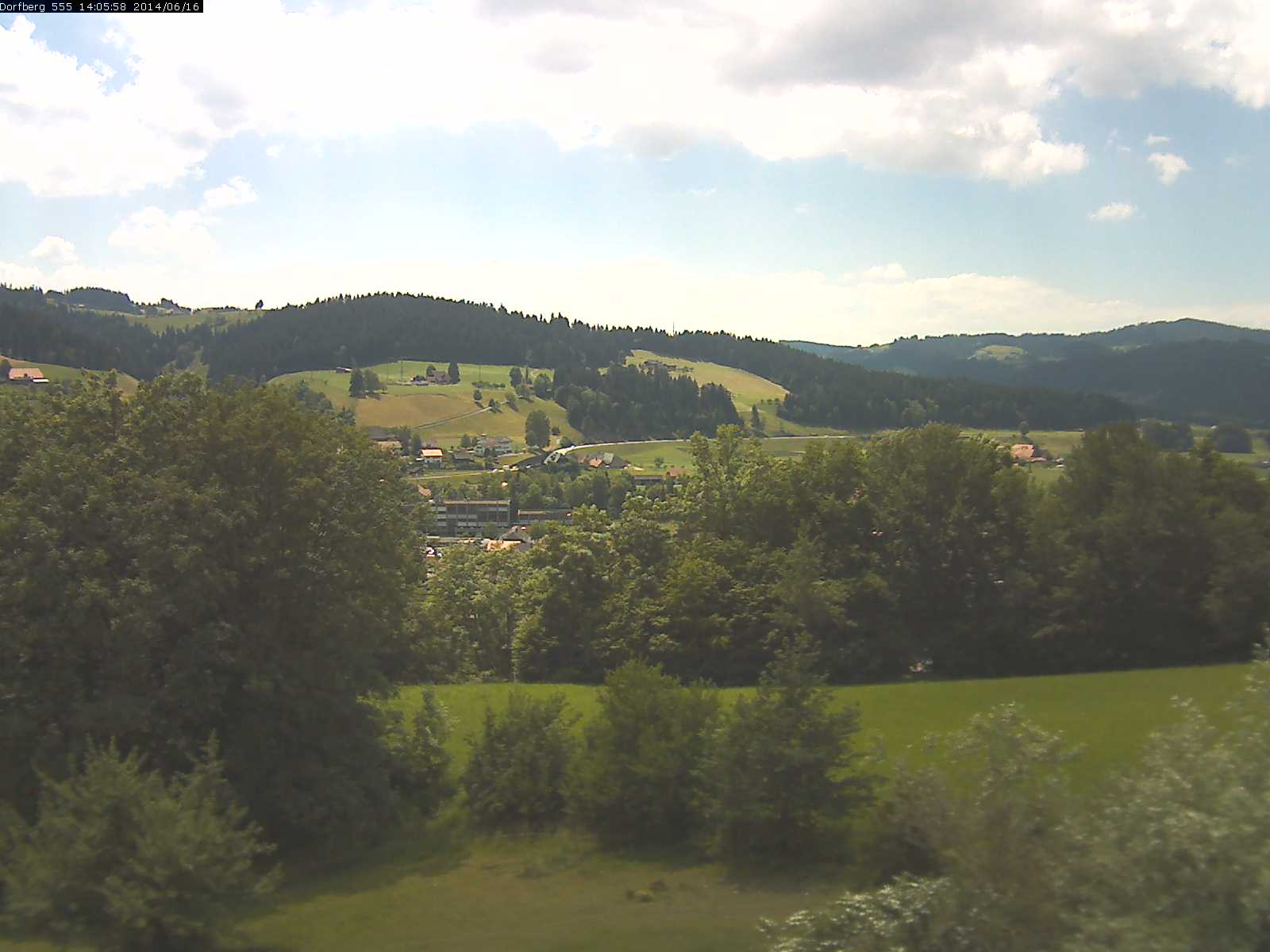 Webcam-Bild: Aussicht vom Dorfberg in Langnau 20140616-140600