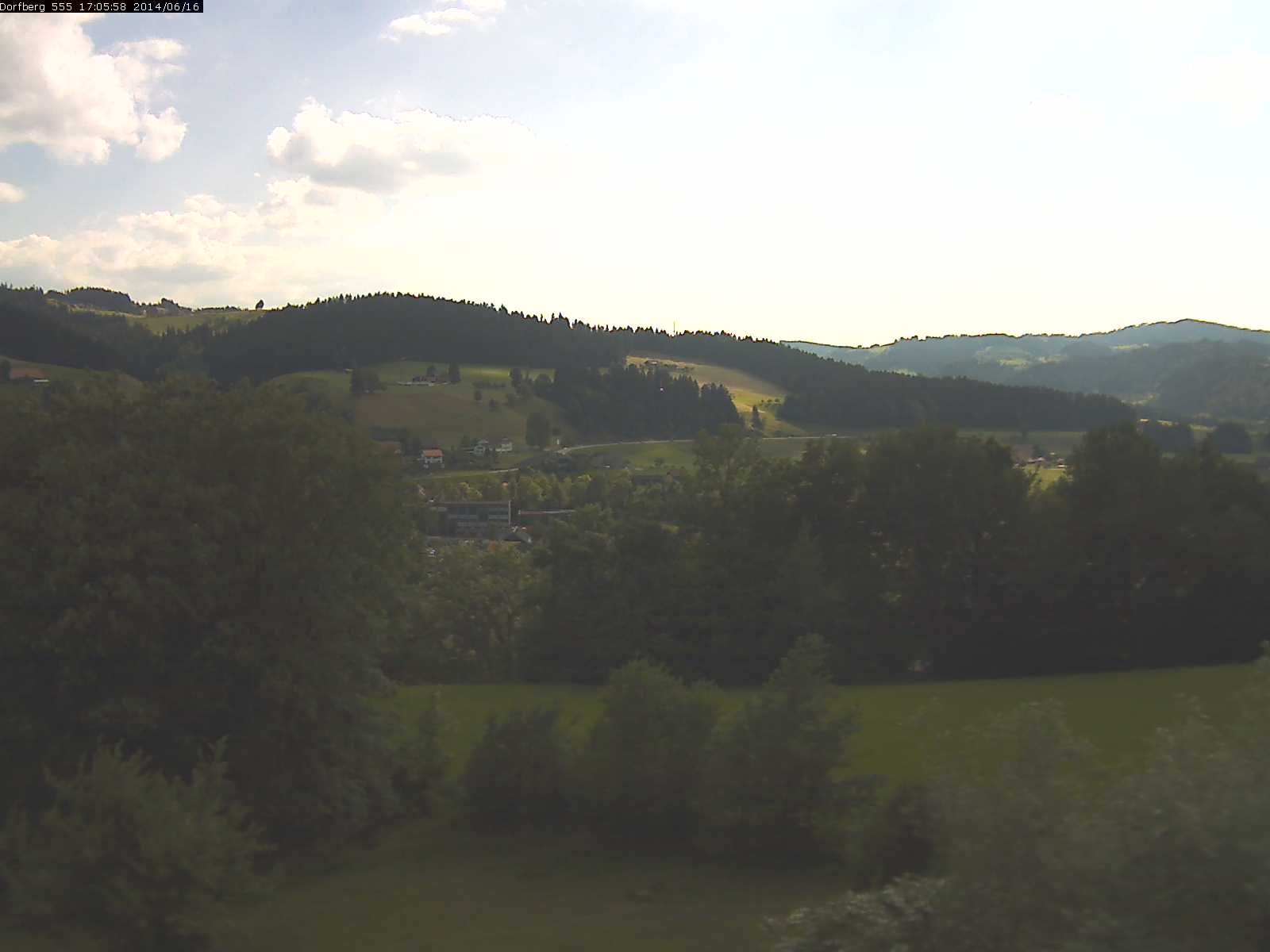 Webcam-Bild: Aussicht vom Dorfberg in Langnau 20140616-170600