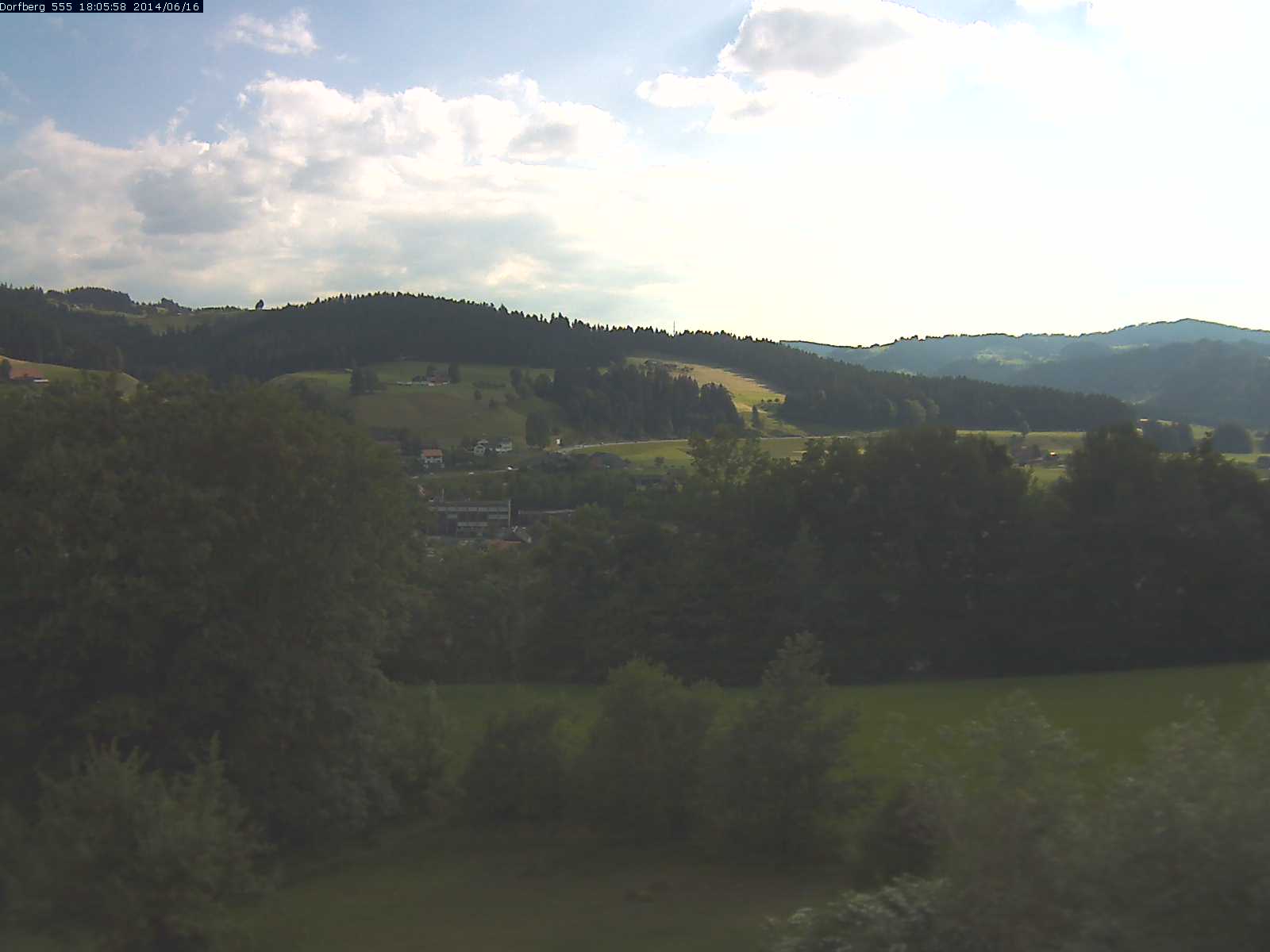 Webcam-Bild: Aussicht vom Dorfberg in Langnau 20140616-180600