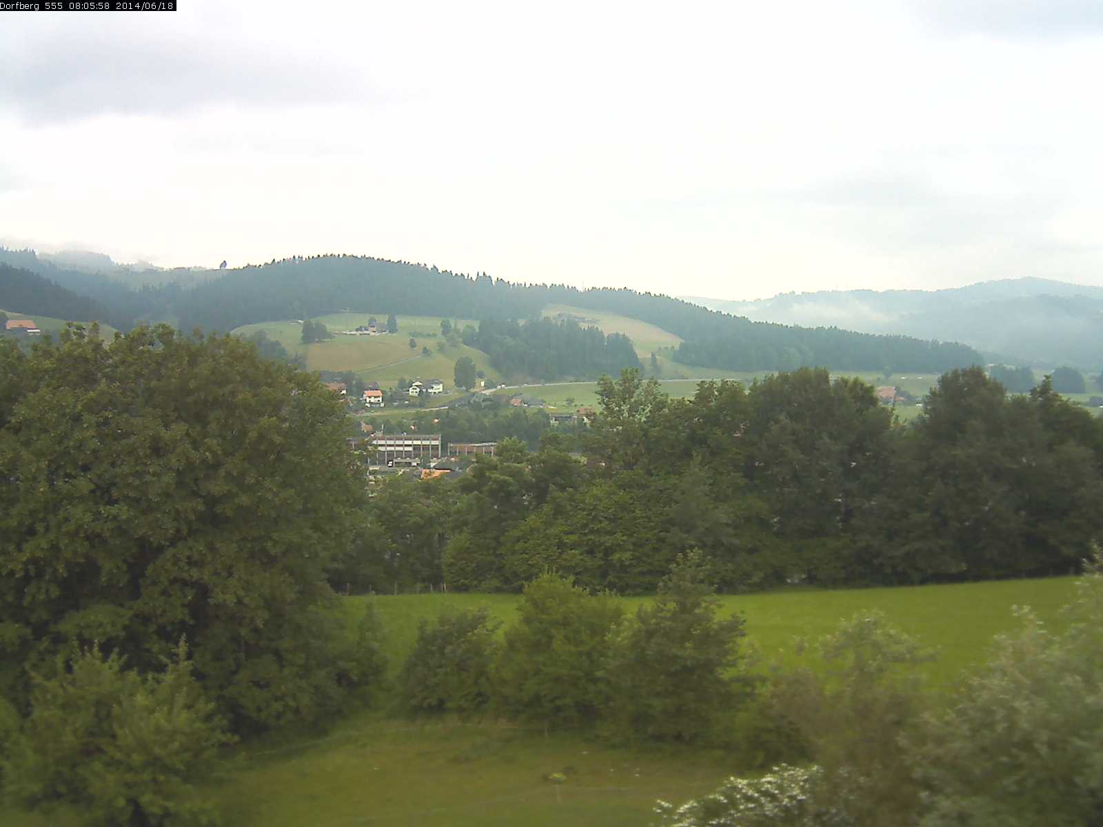 Webcam-Bild: Aussicht vom Dorfberg in Langnau 20140618-080600