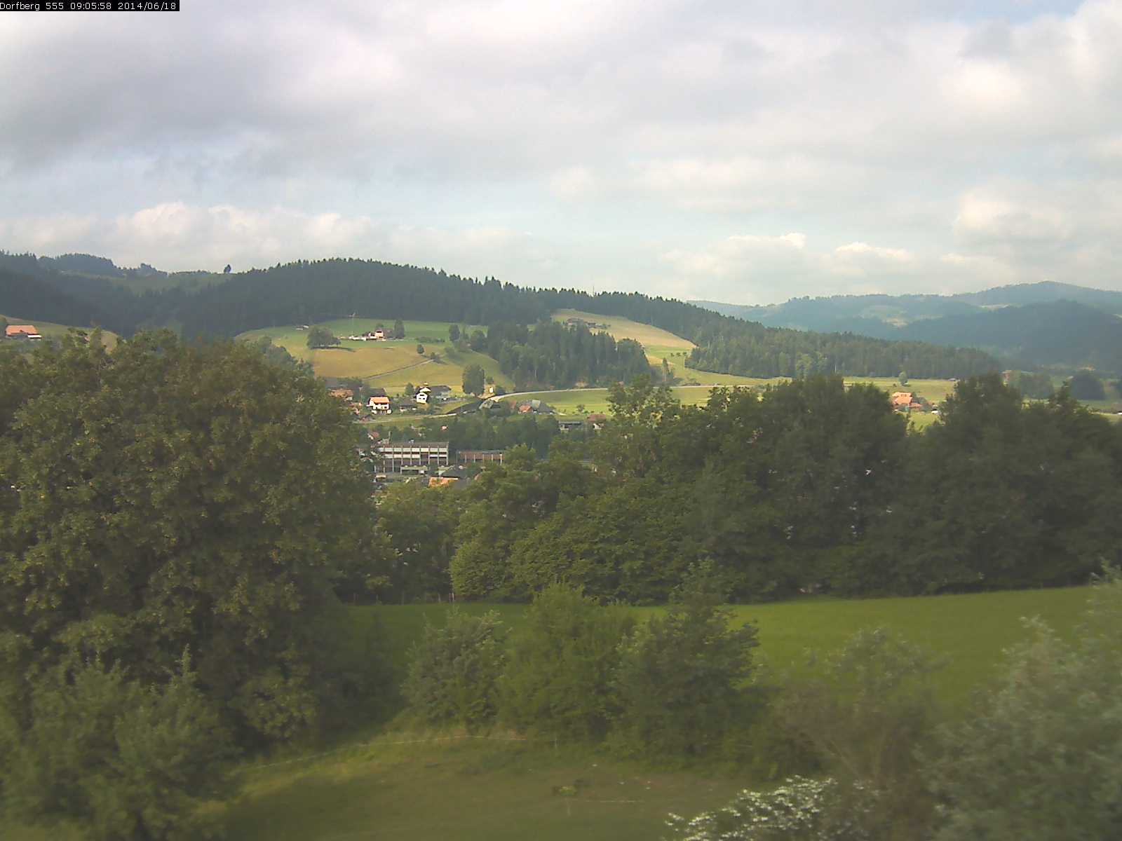Webcam-Bild: Aussicht vom Dorfberg in Langnau 20140618-090600