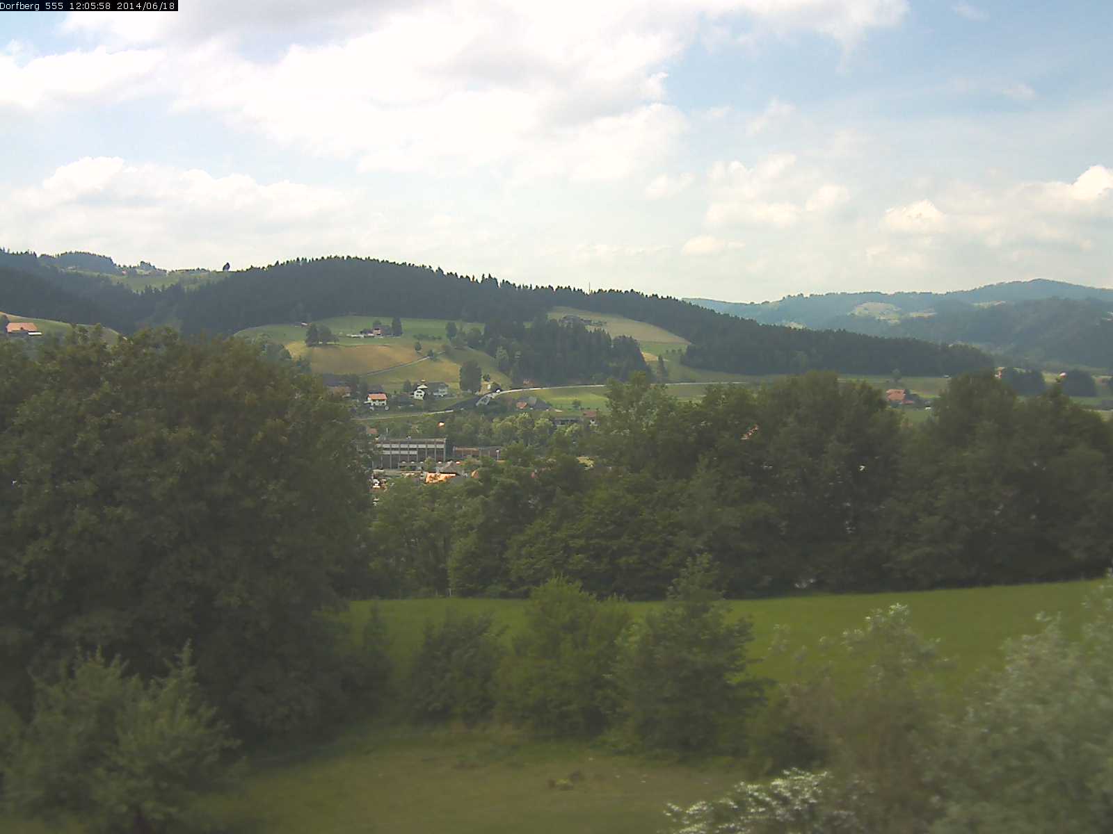Webcam-Bild: Aussicht vom Dorfberg in Langnau 20140618-120600
