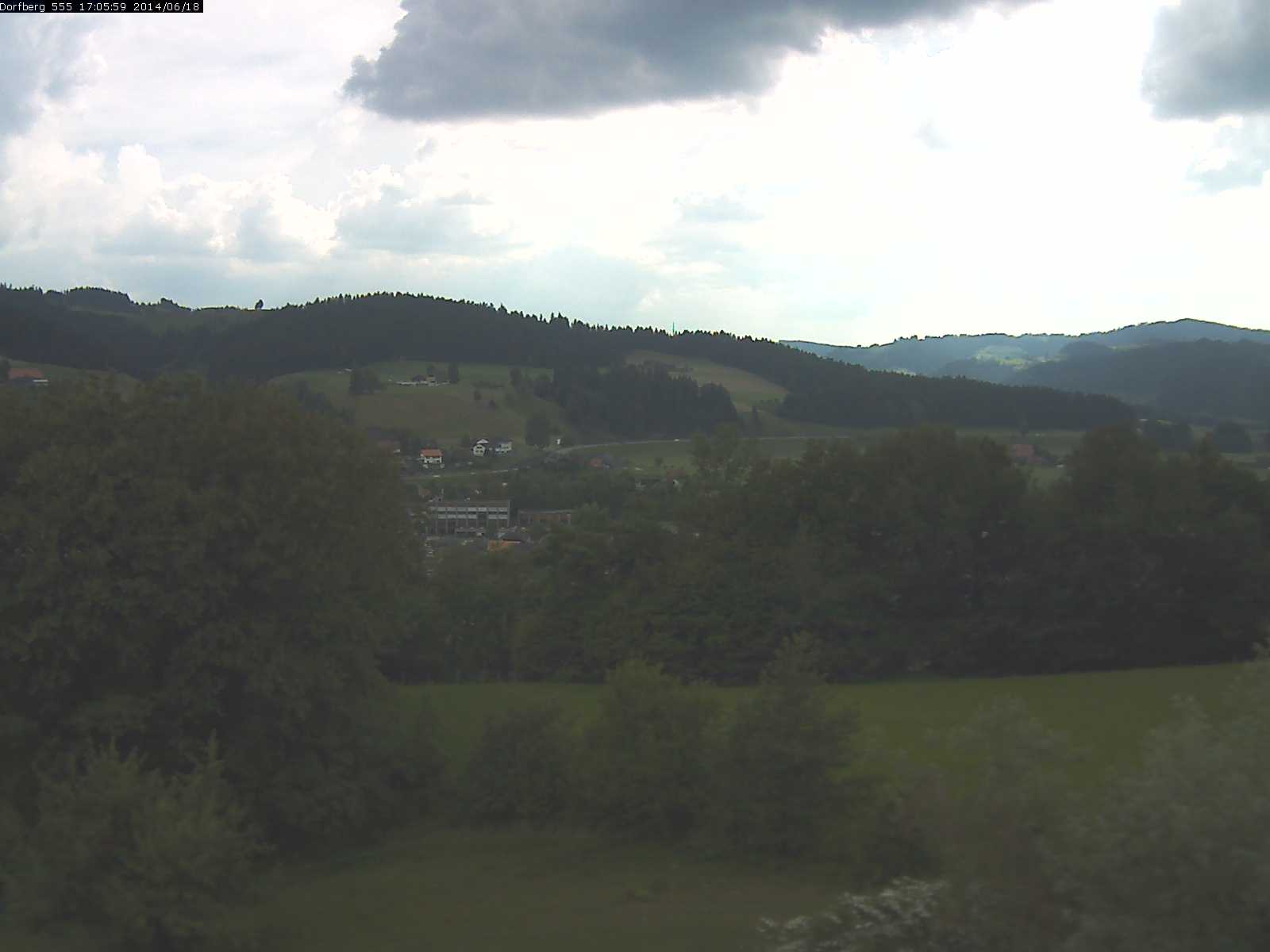 Webcam-Bild: Aussicht vom Dorfberg in Langnau 20140618-170600