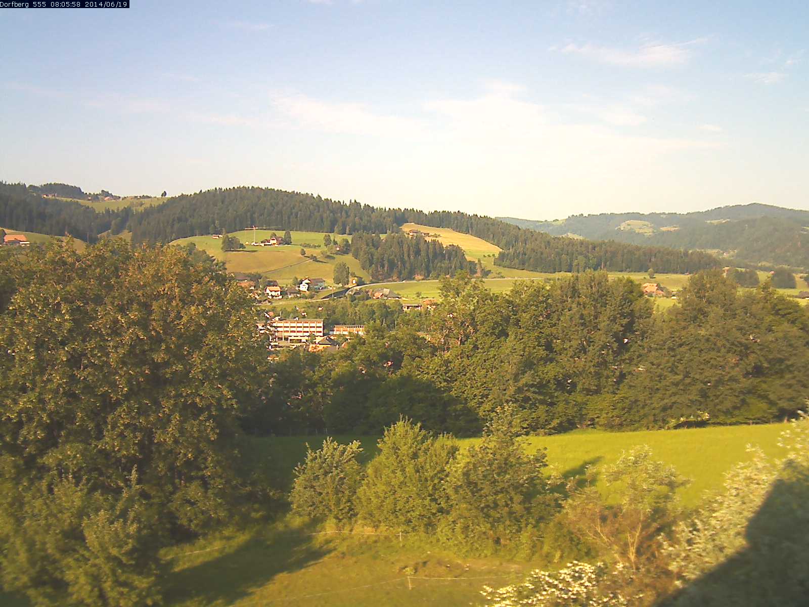 Webcam-Bild: Aussicht vom Dorfberg in Langnau 20140619-080600