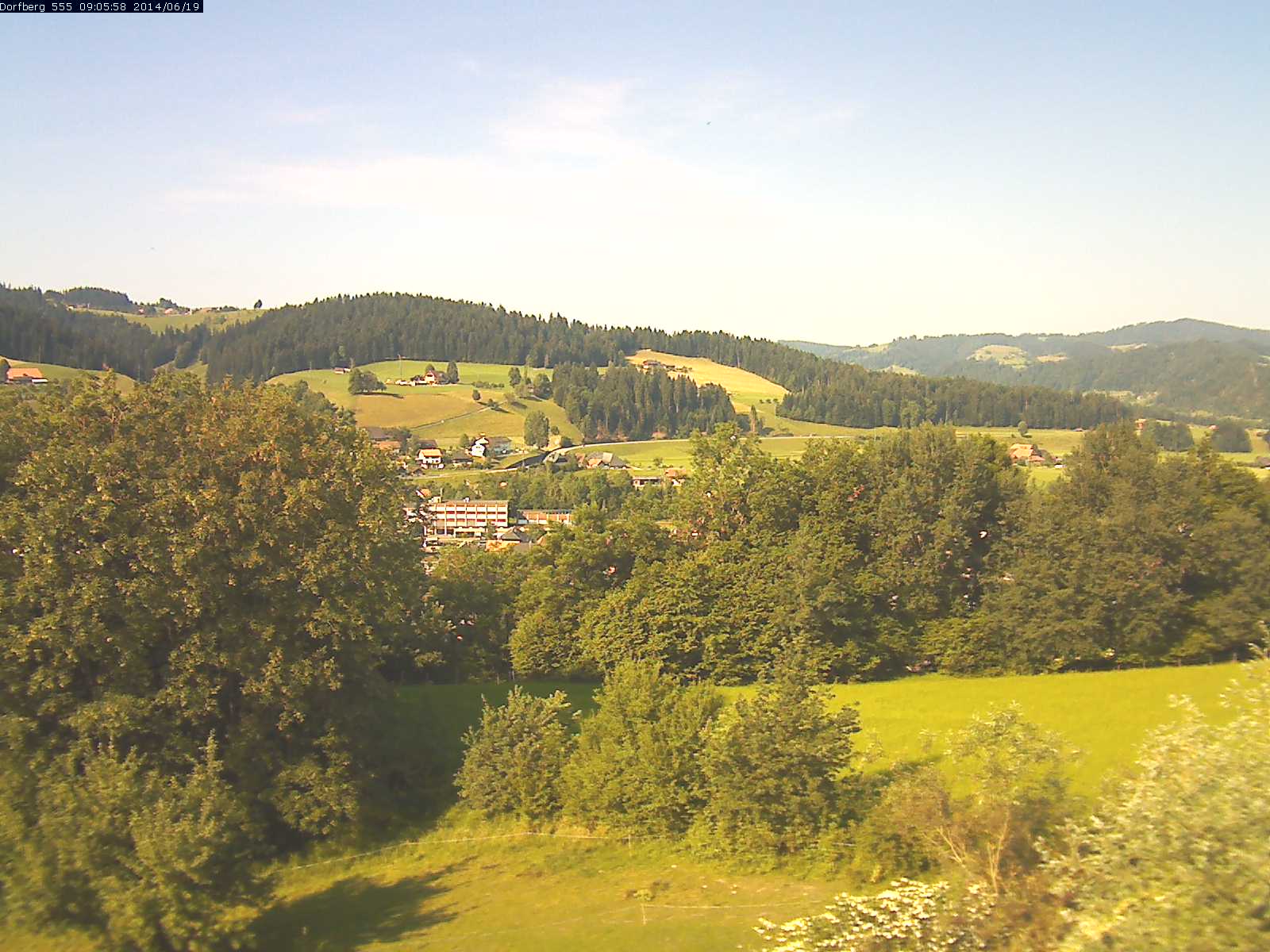 Webcam-Bild: Aussicht vom Dorfberg in Langnau 20140619-090600