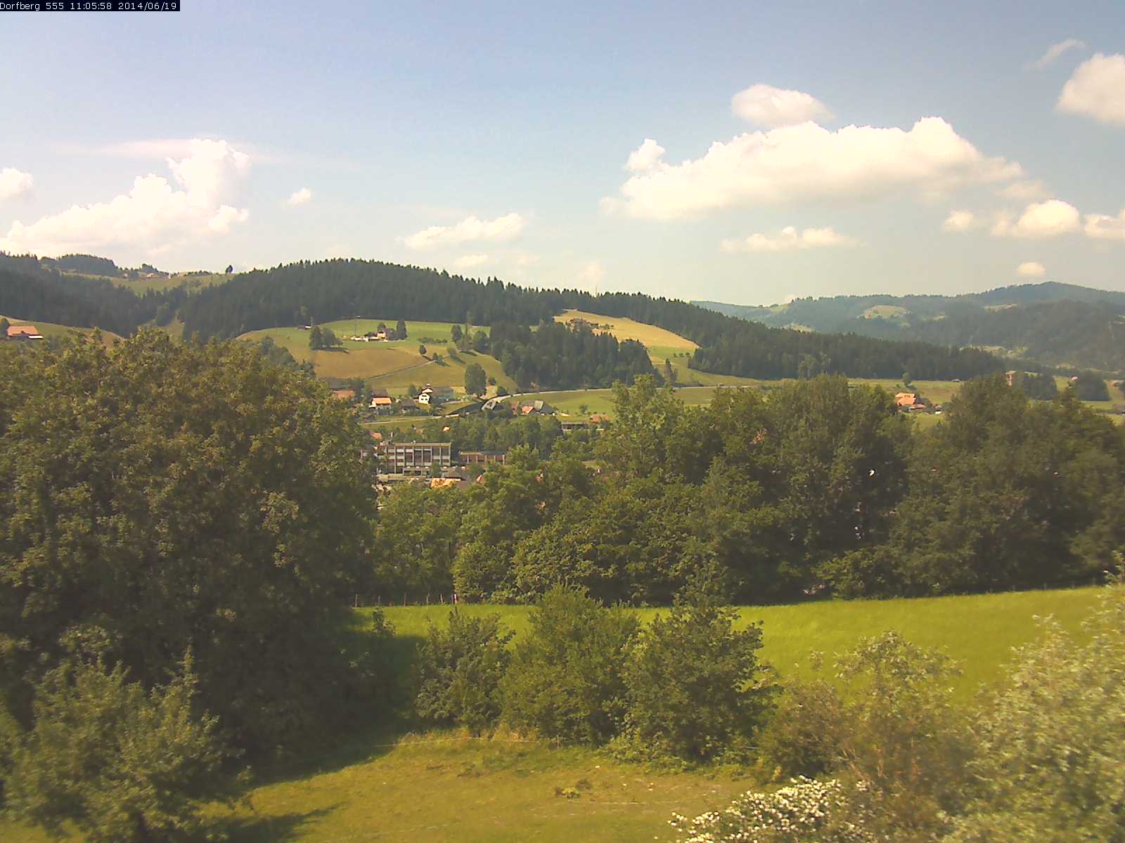 Webcam-Bild: Aussicht vom Dorfberg in Langnau 20140619-110600