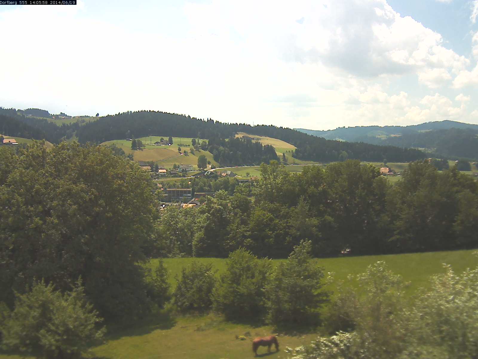Webcam-Bild: Aussicht vom Dorfberg in Langnau 20140619-140600