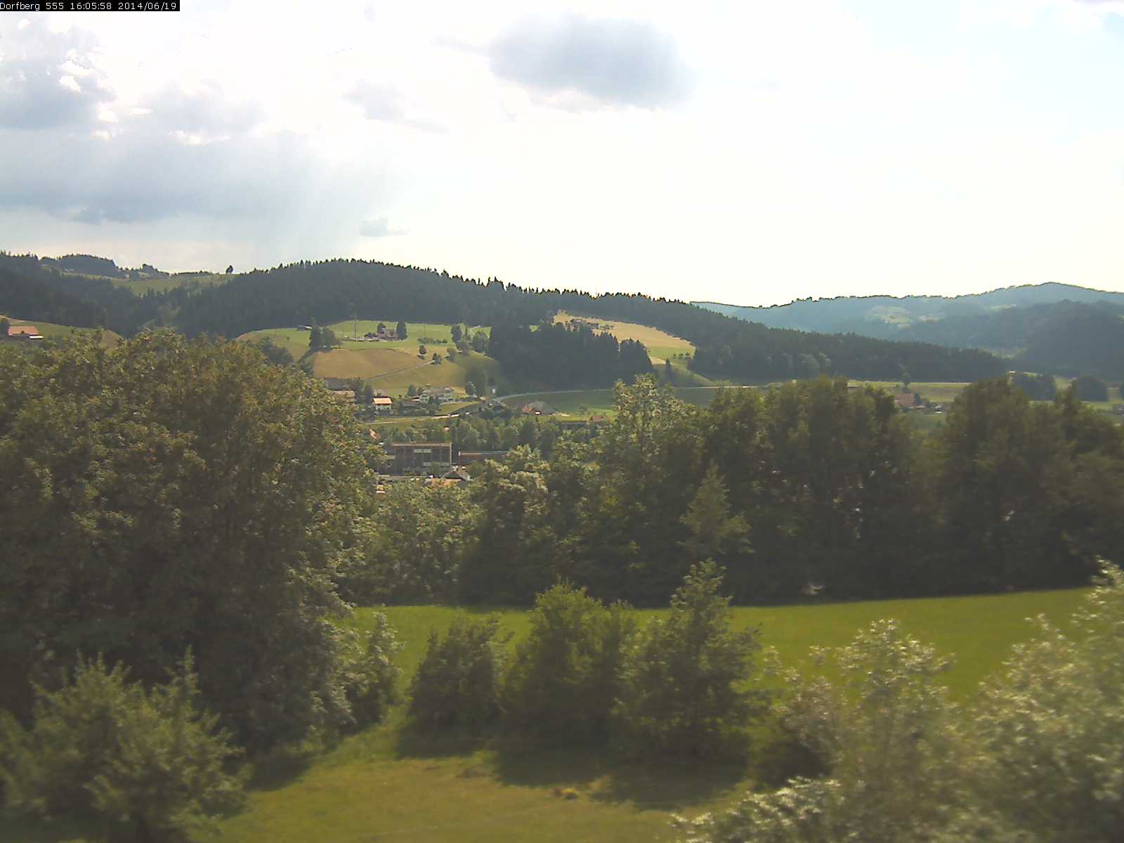 Webcam-Bild: Aussicht vom Dorfberg in Langnau 20140619-160600