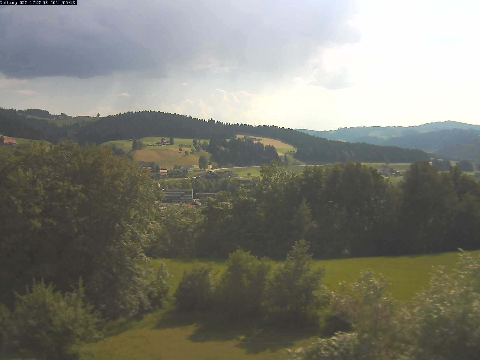 Webcam-Bild: Aussicht vom Dorfberg in Langnau 20140619-170600