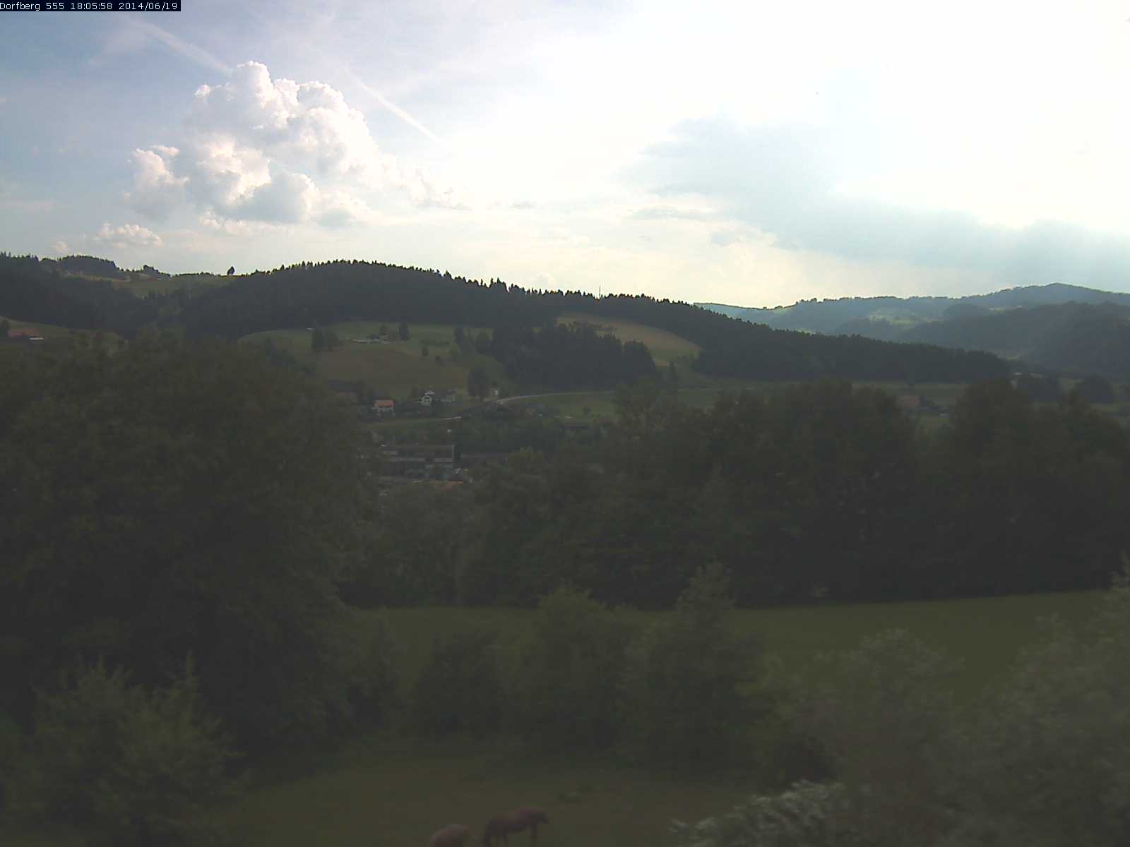 Webcam-Bild: Aussicht vom Dorfberg in Langnau 20140619-180600