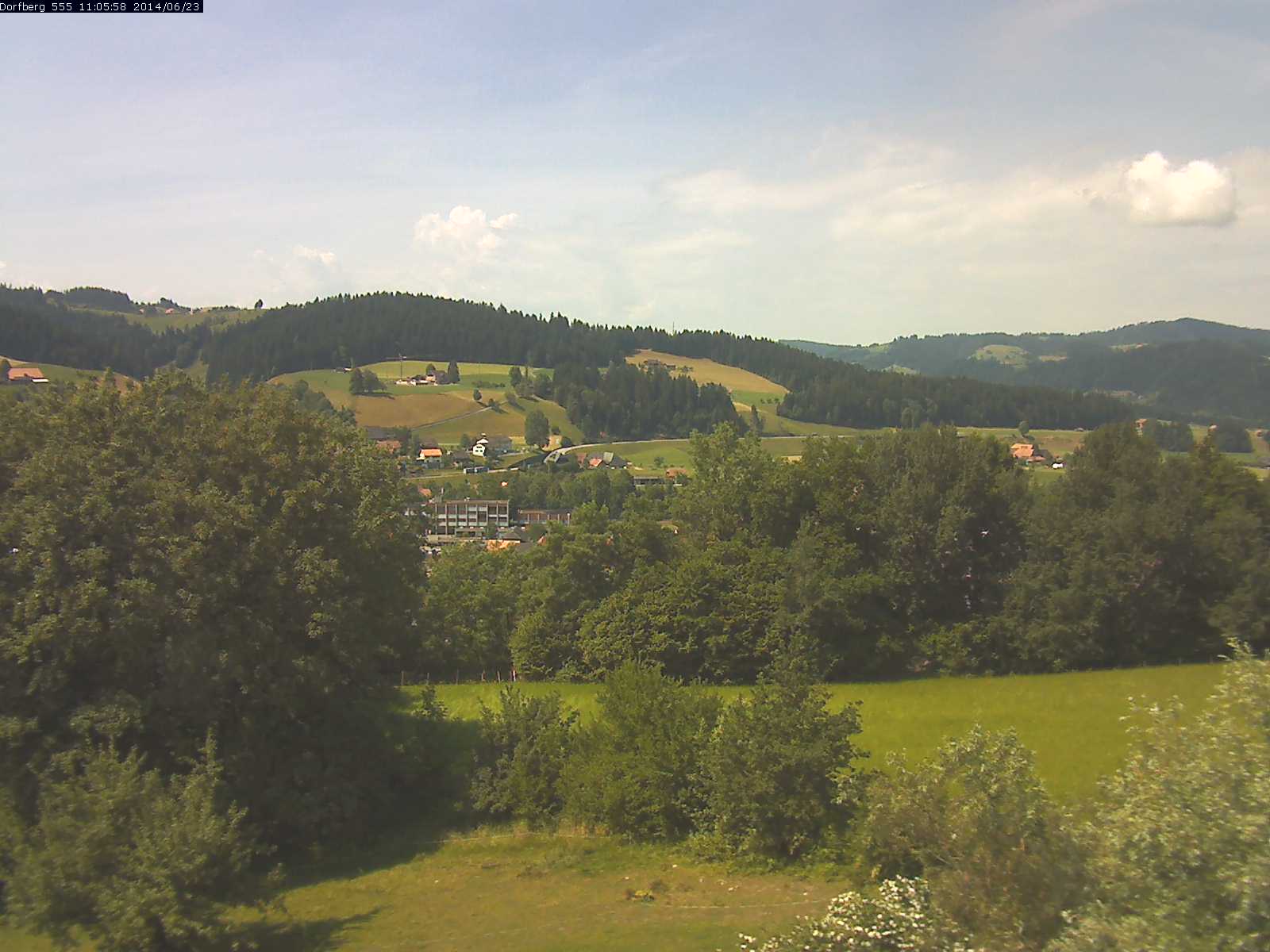 Webcam-Bild: Aussicht vom Dorfberg in Langnau 20140623-110600
