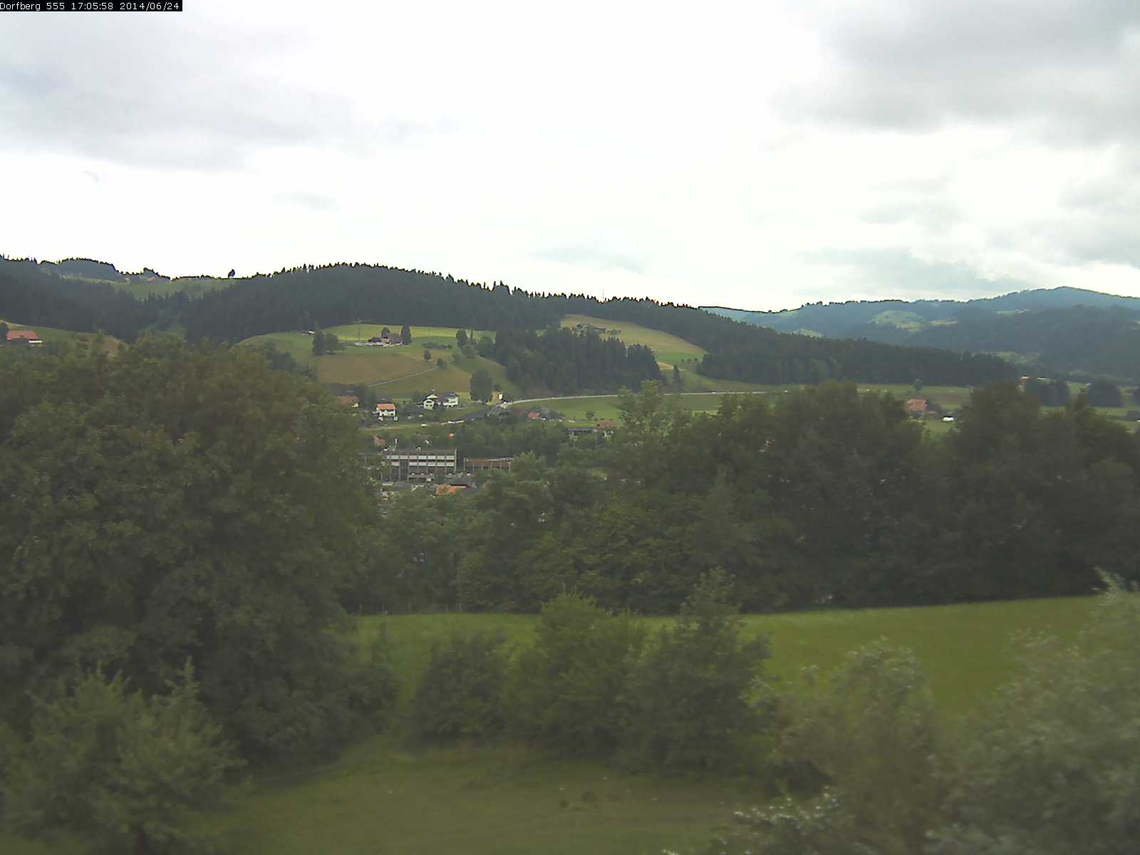 Webcam-Bild: Aussicht vom Dorfberg in Langnau 20140624-170600