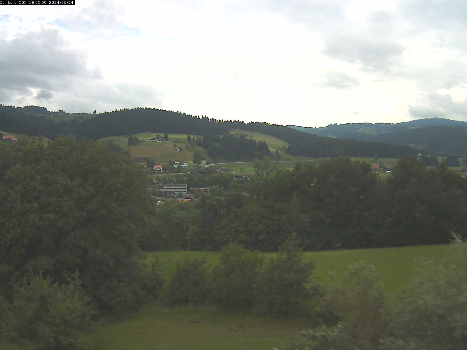 Webcam-Bild: Aussicht vom Dorfberg in Langnau 20140624-180600