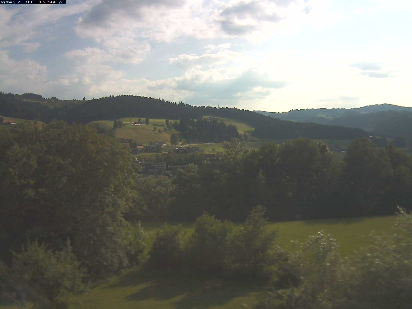 Webcam-Bild: Aussicht vom Dorfberg in Langnau 20140626-180600
